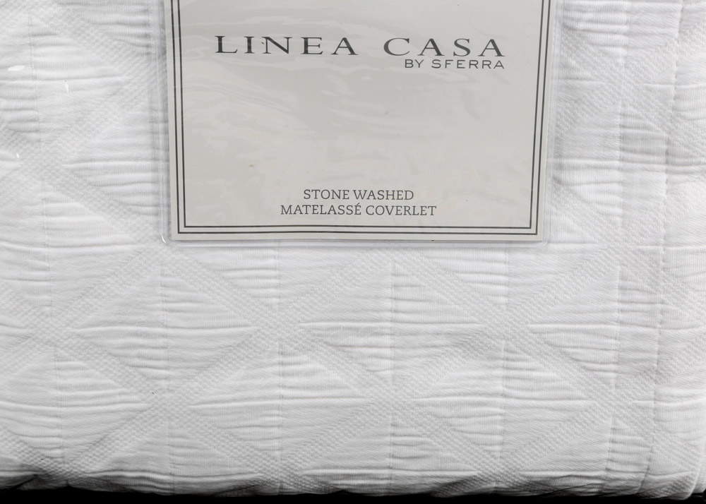 Linea Casa by Sferra King-Size Matelassé Coverlet and Shams