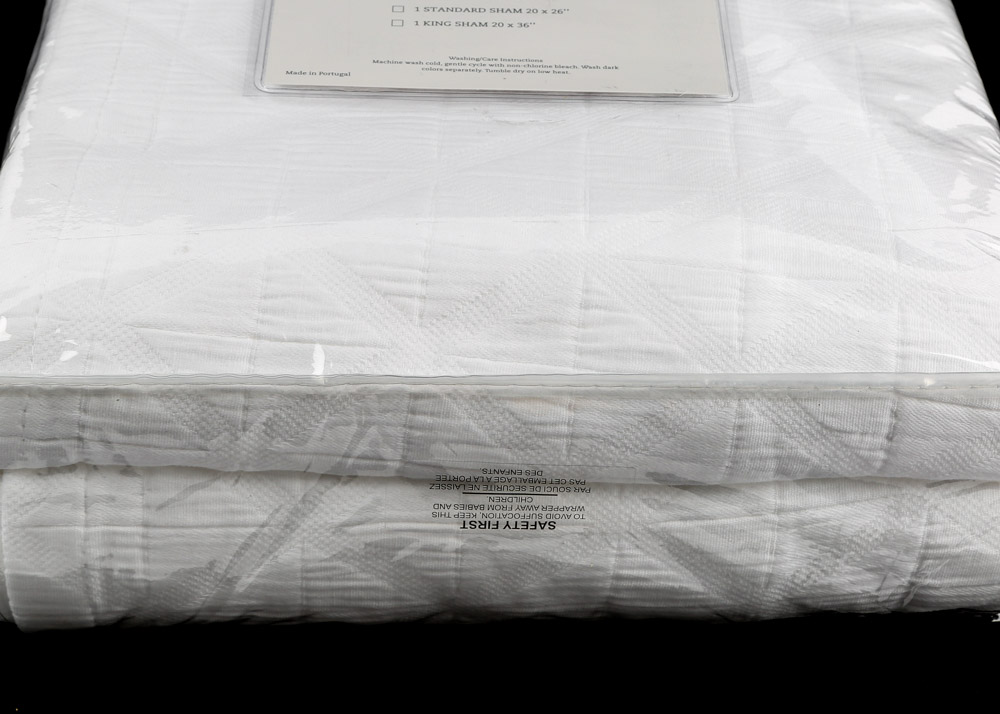 Linea Casa by Sferra King-Size Matelassé Coverlet and Shams