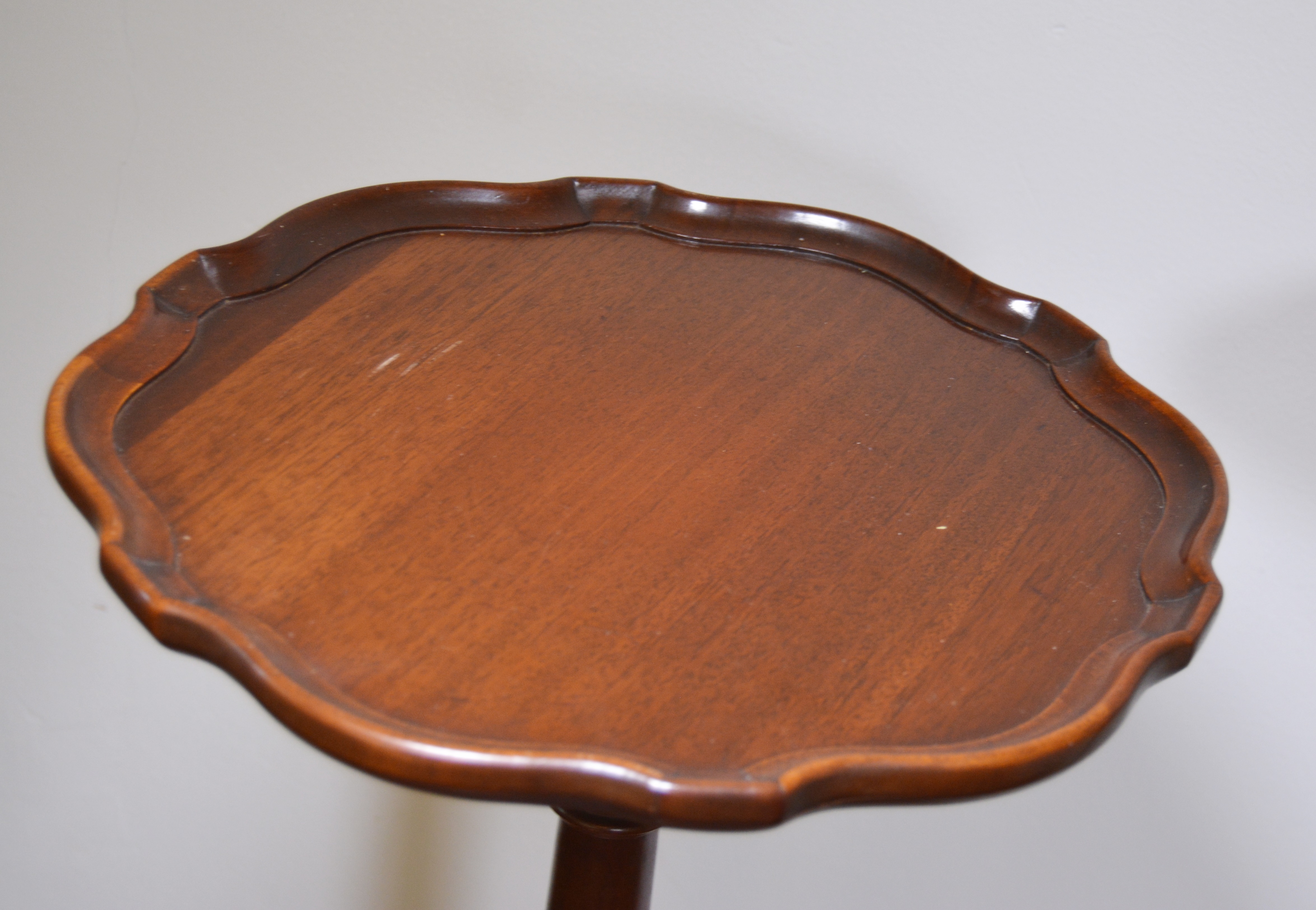 Pair of Imperial "Jeffersonian Group" Mahogany Plant Stands, 20th Century