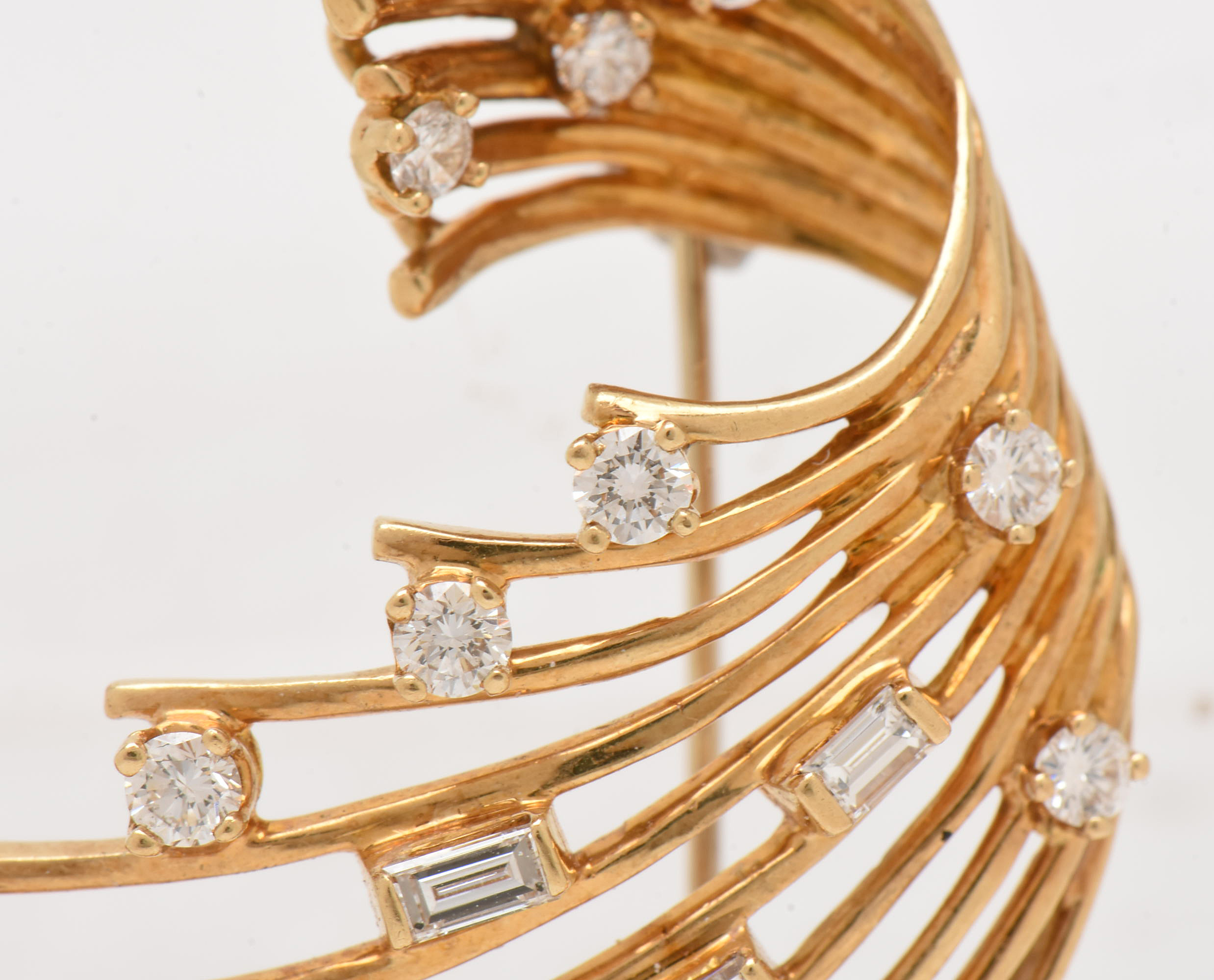 1960s Henry Dankner & Sons 18K Yellow Gold 1.65 CTW Diamond Cascade Brooch