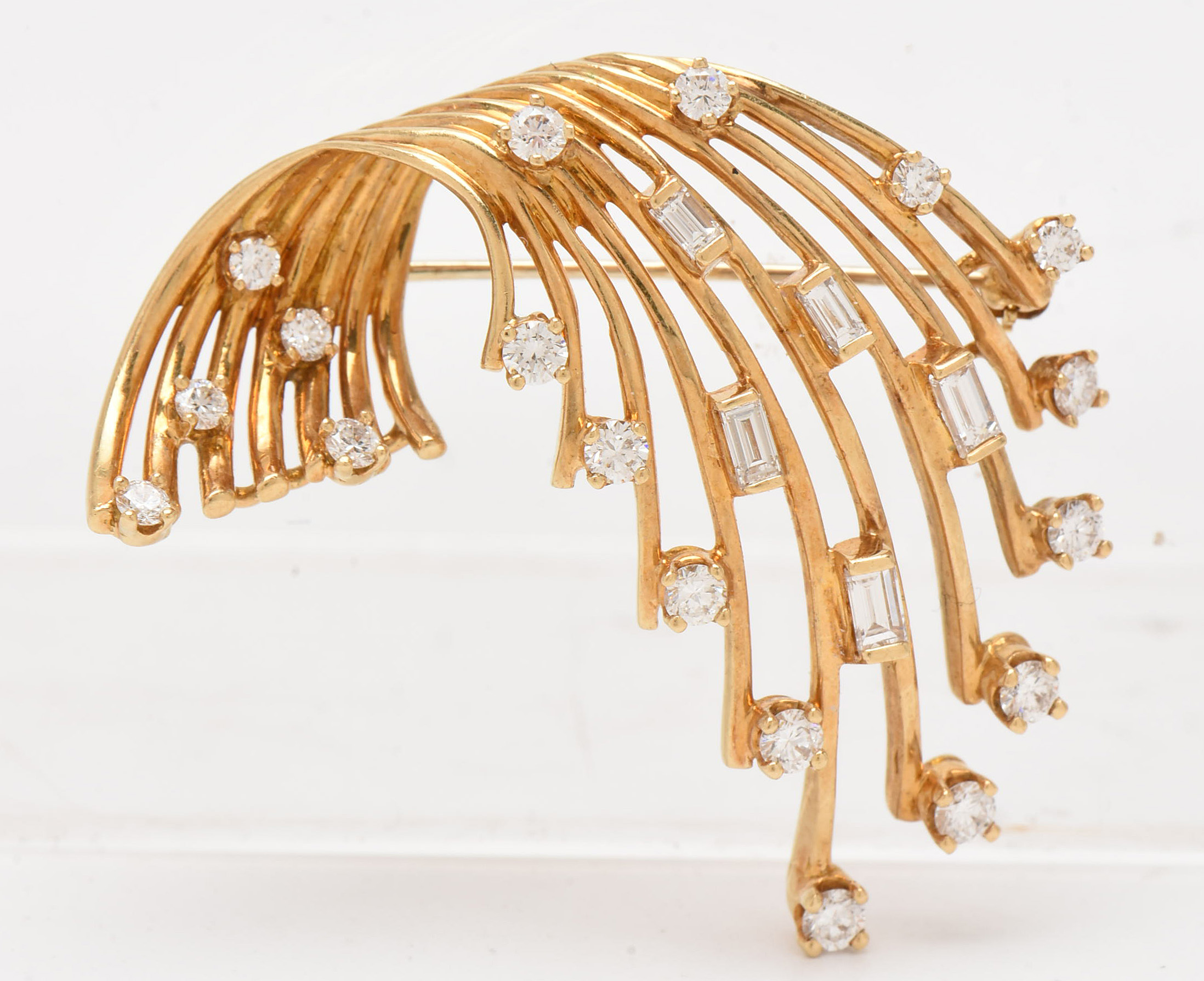 1960s Henry Dankner & Sons 18K Yellow Gold 1.65 CTW Diamond Cascade Brooch