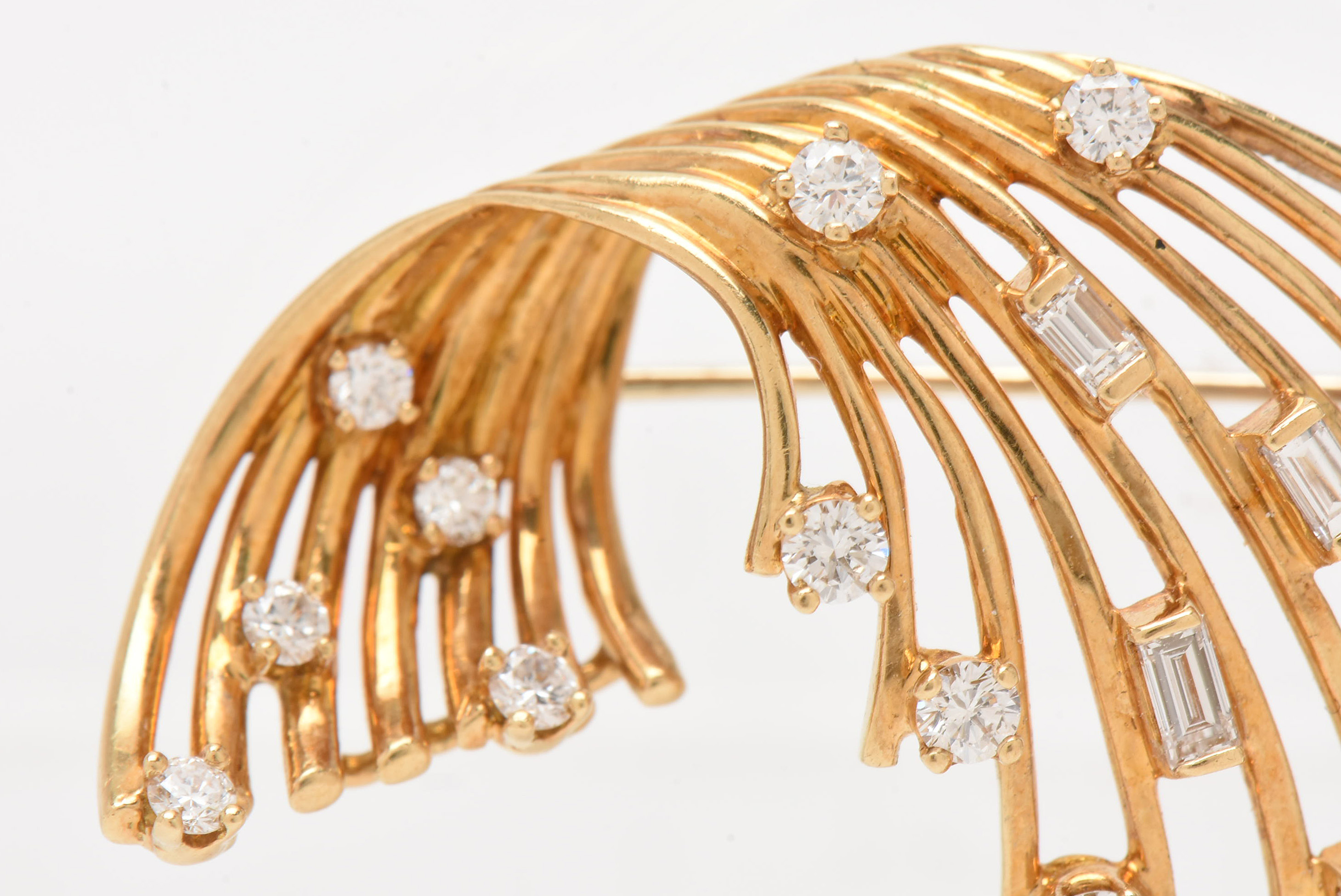 1960s Henry Dankner & Sons 18K Yellow Gold 1.65 CTW Diamond Cascade Brooch