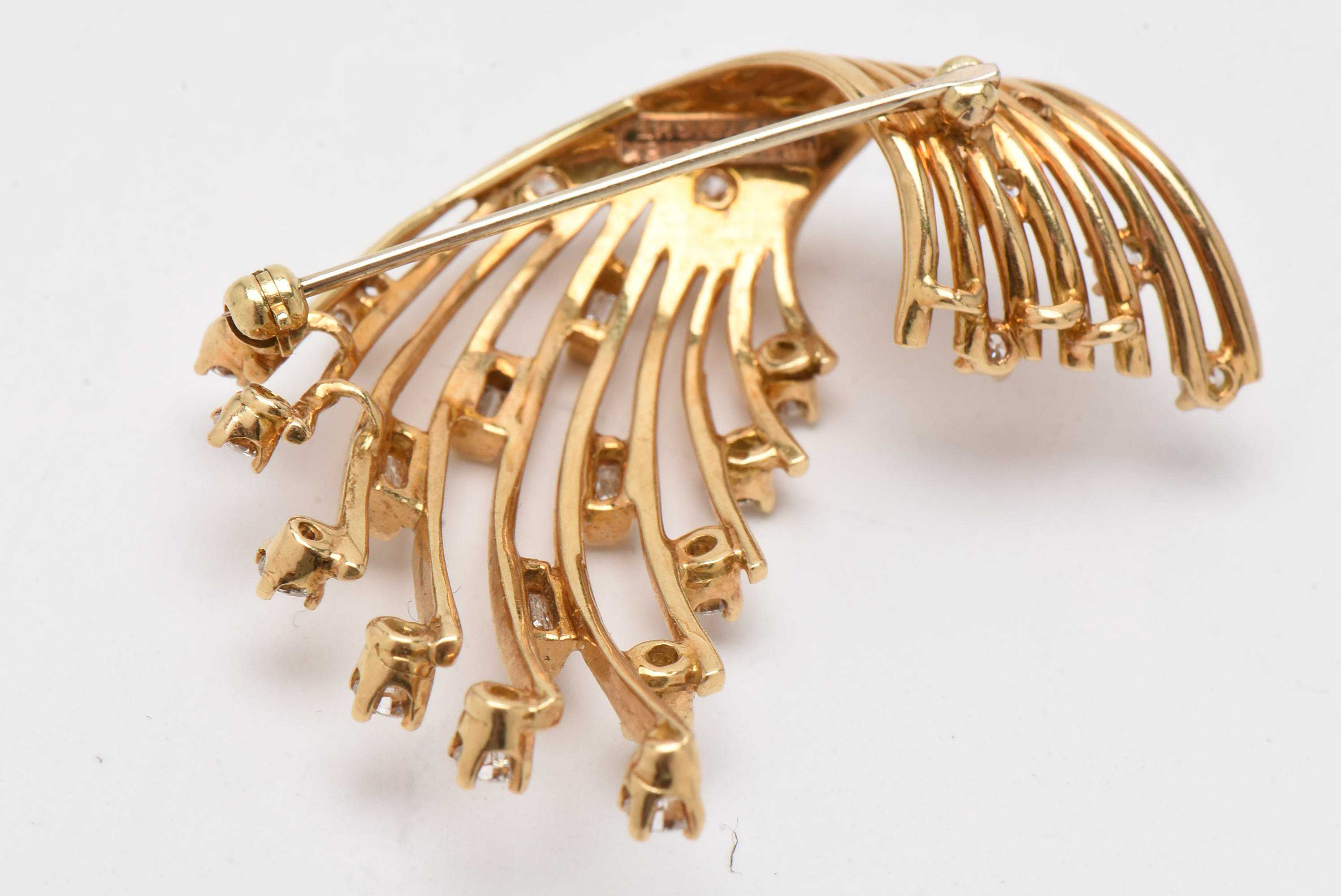 1960s Henry Dankner & Sons 18K Yellow Gold 1.65 CTW Diamond Cascade Brooch