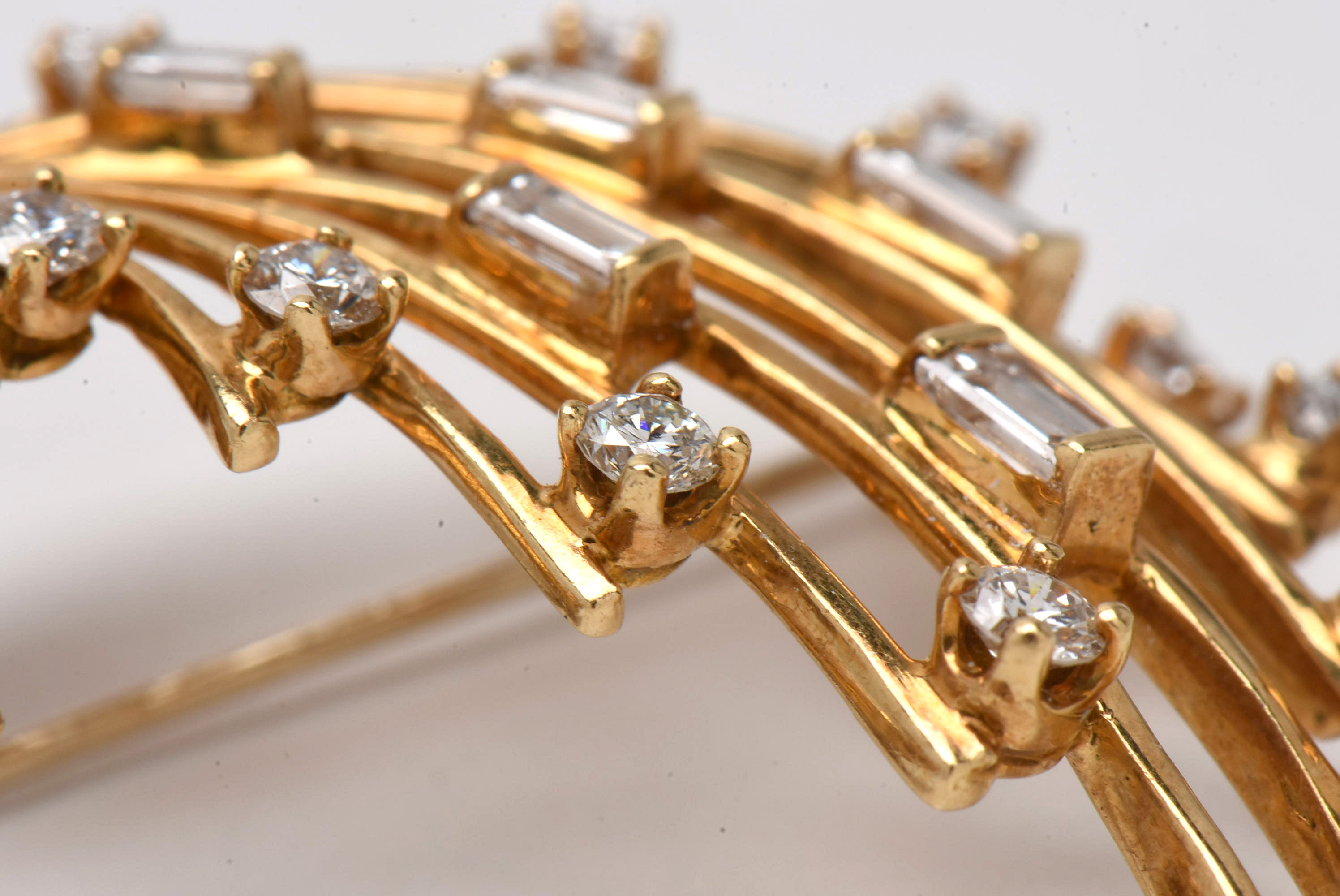 1960s Henry Dankner & Sons 18K Yellow Gold 1.65 CTW Diamond Cascade Brooch