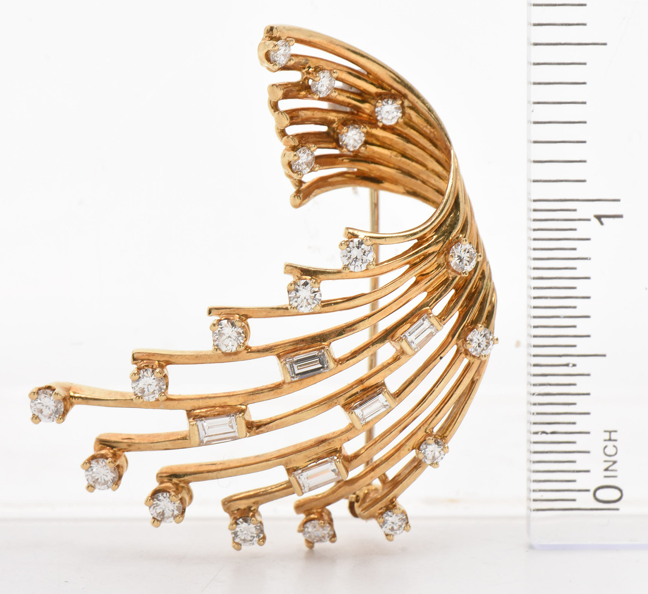 1960s Henry Dankner & Sons 18K Yellow Gold 1.65 CTW Diamond Cascade Brooch