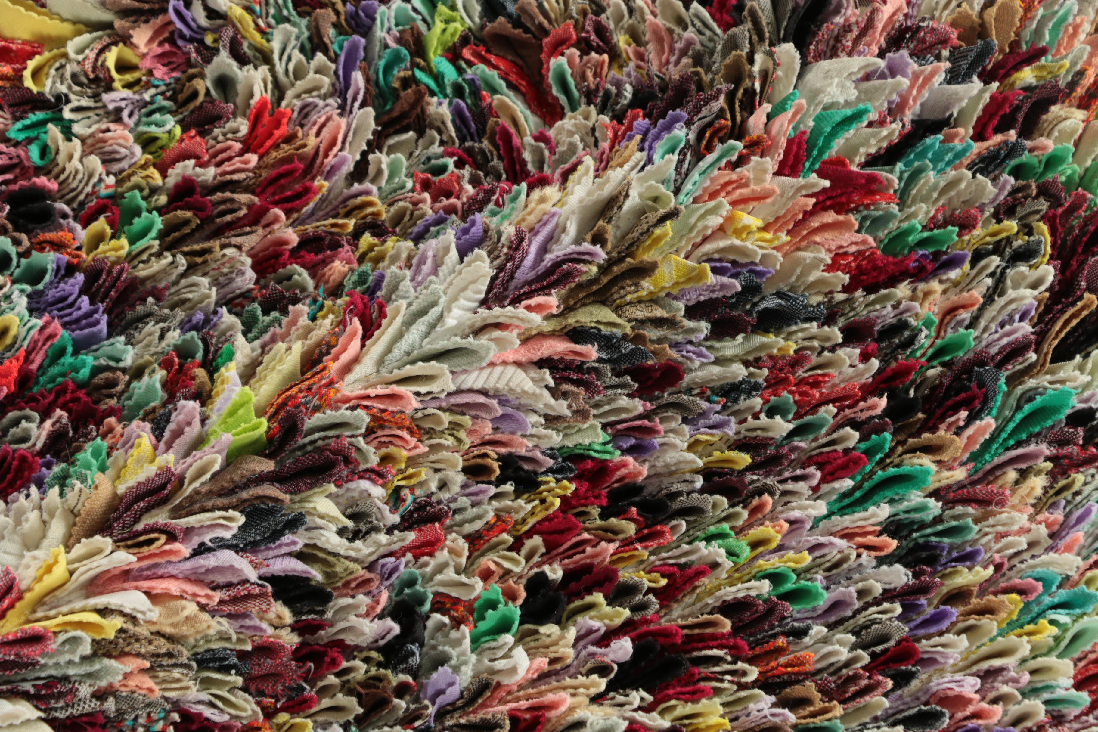 Machine Made Pinked Fabric Pile Oval Accent Rug