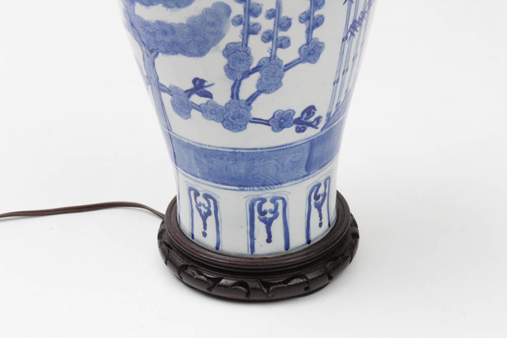Vintage Chinese Porcelain Table Lamp