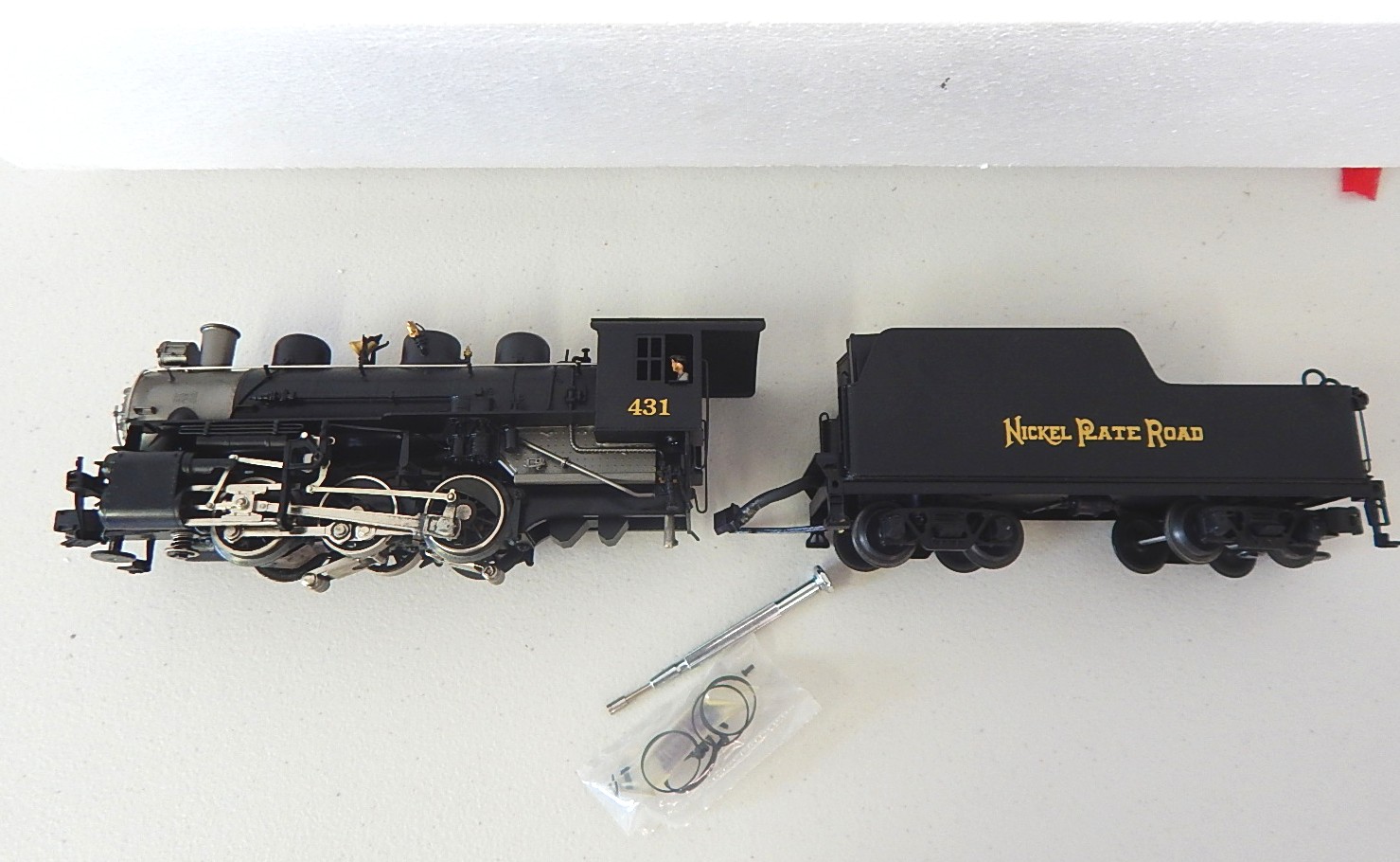 Weaver USRA 0-6-0 3-Rail Steam Engine with Nickel Plate Road Tender L/E 28/50