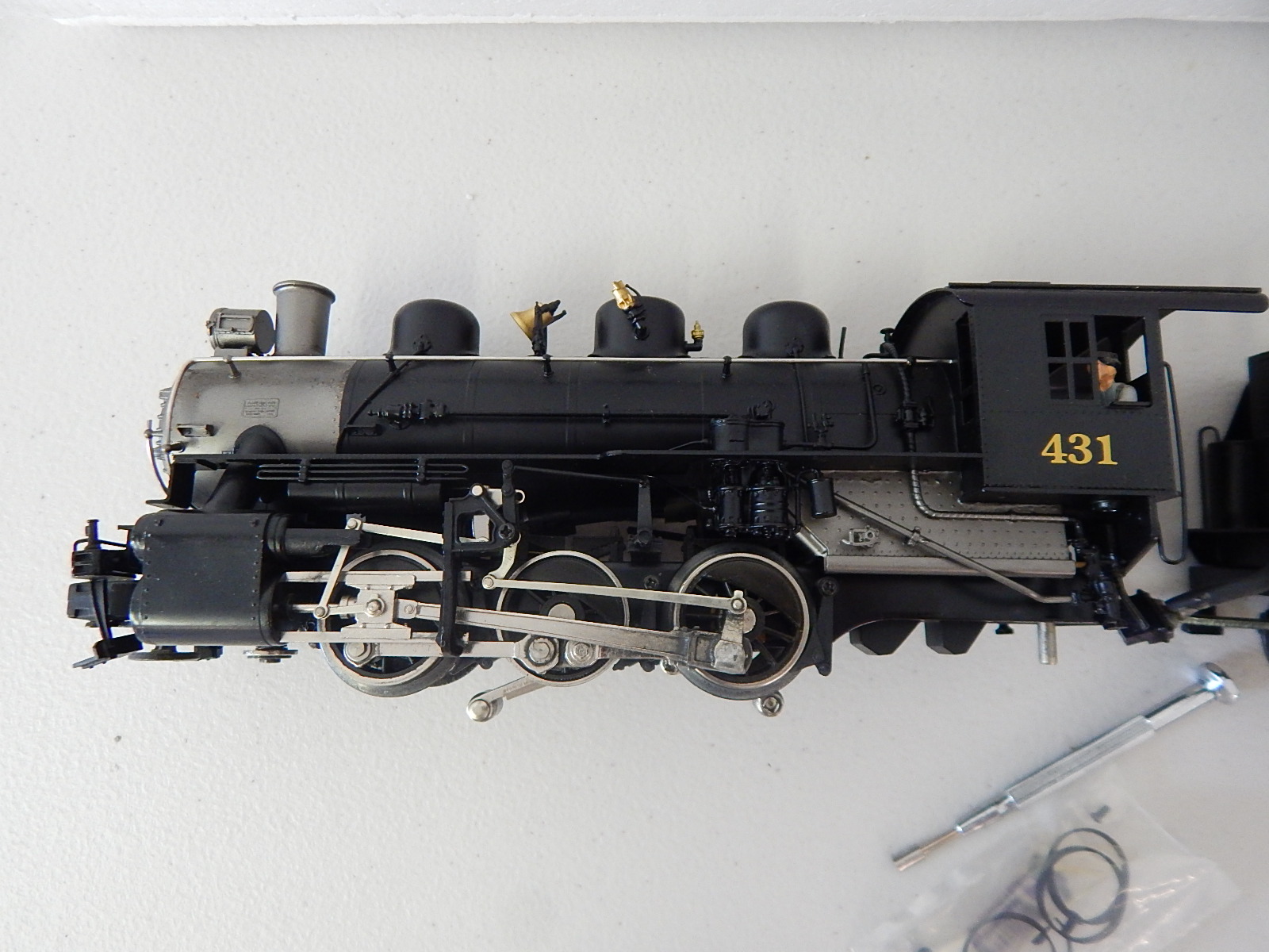 Weaver USRA 0-6-0 3-Rail Steam Engine with Nickel Plate Road Tender L/E 28/50