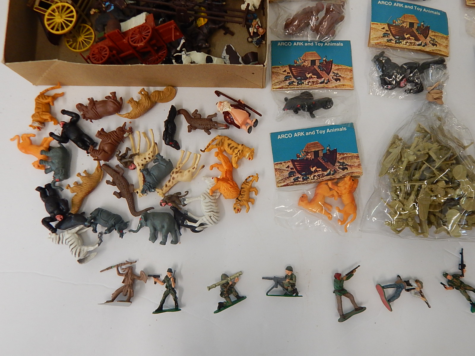 Vintage O-Gauge Train Model Kits and Figures - Some Hand-Painted