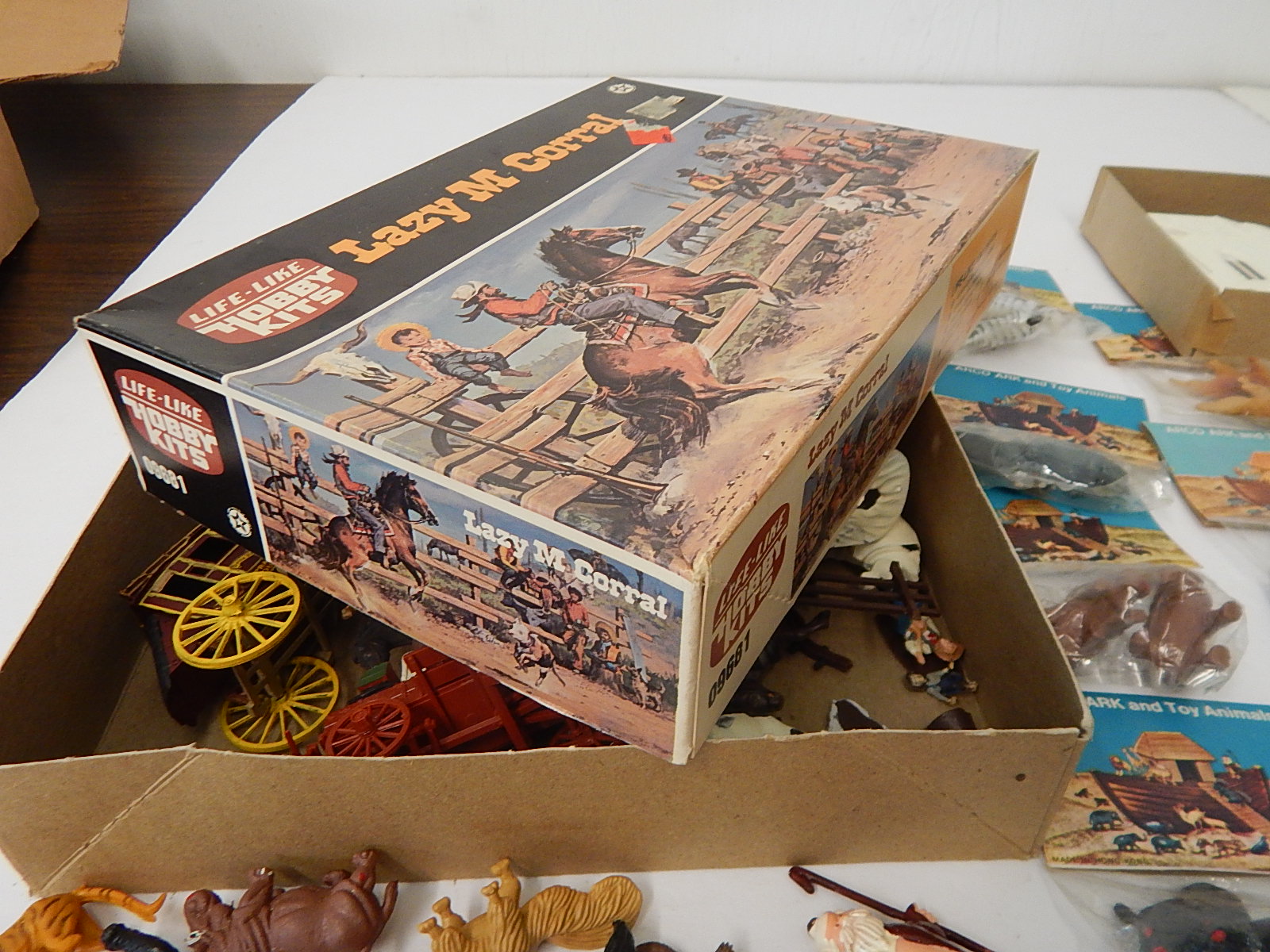 Vintage O-Gauge Train Model Kits and Figures - Some Hand-Painted