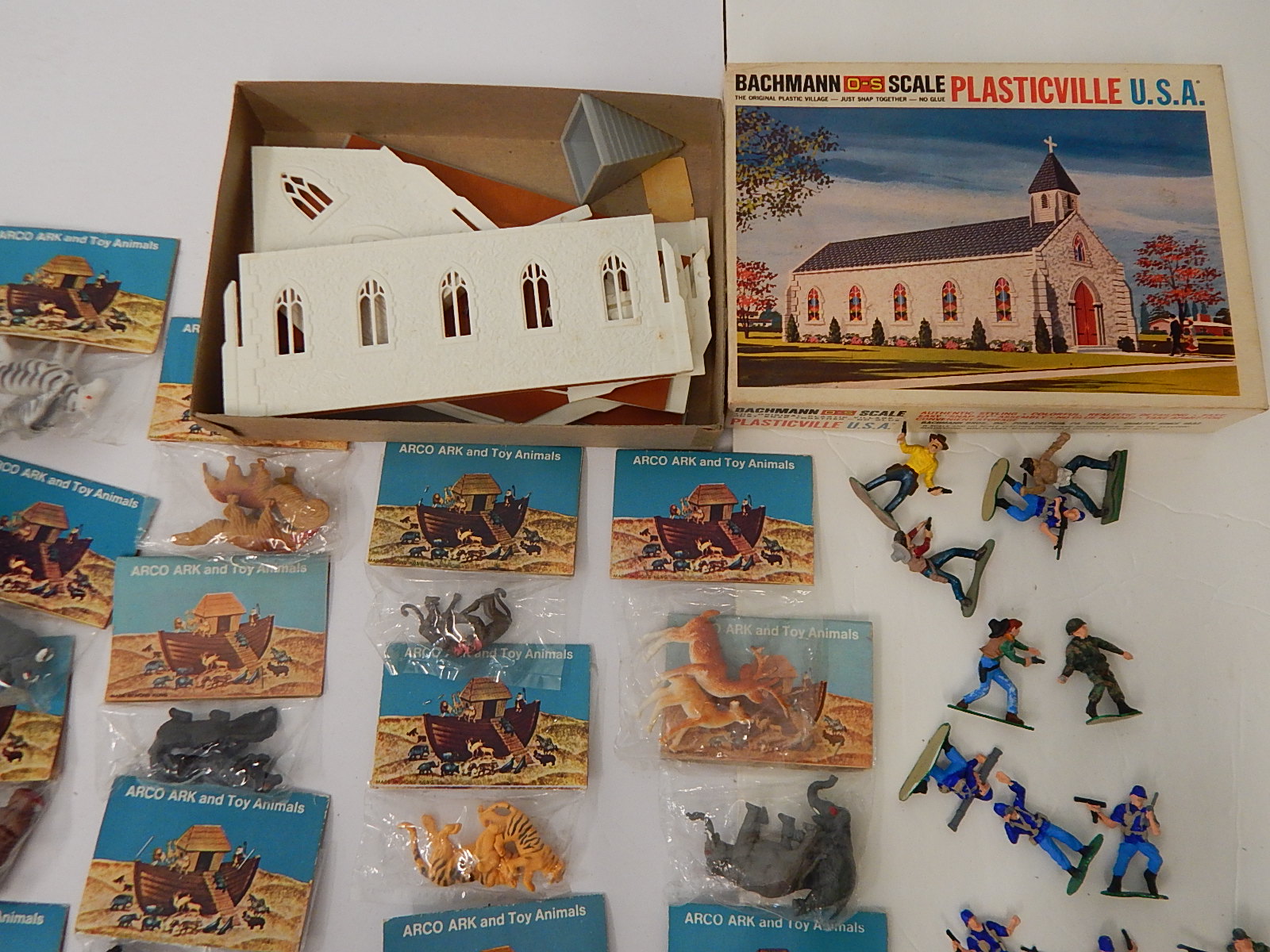 Vintage O-Gauge Train Model Kits and Figures - Some Hand-Painted