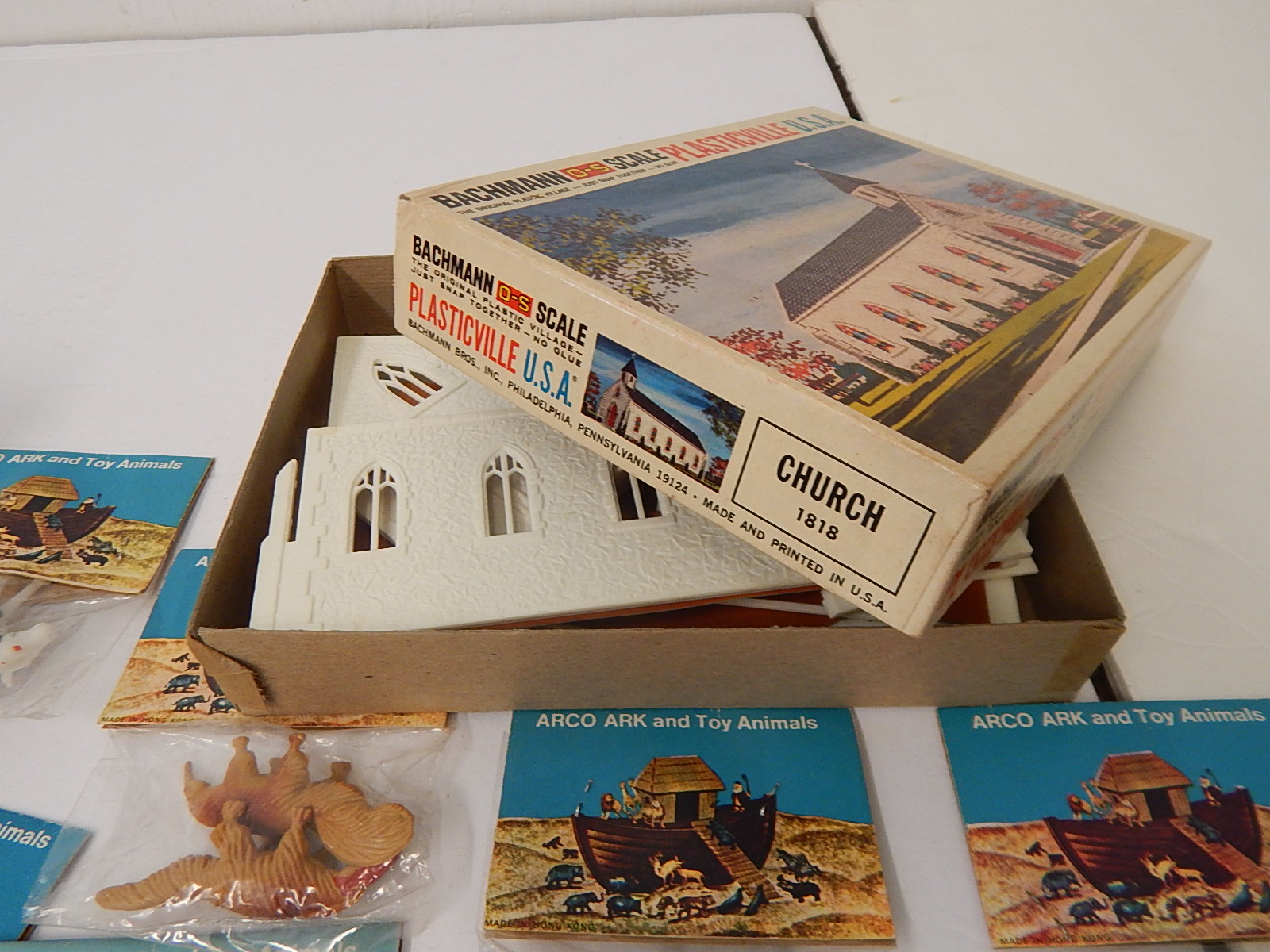 Vintage O-Gauge Train Model Kits and Figures - Some Hand-Painted