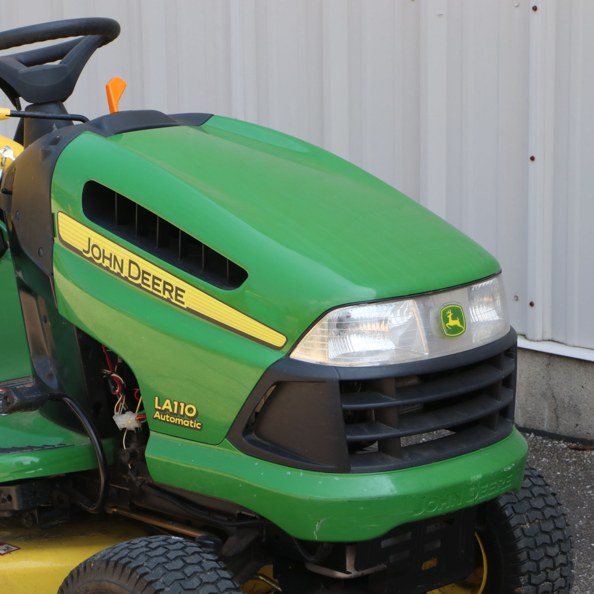 2007 John Deere LA110 Ride on Mower with Trailer