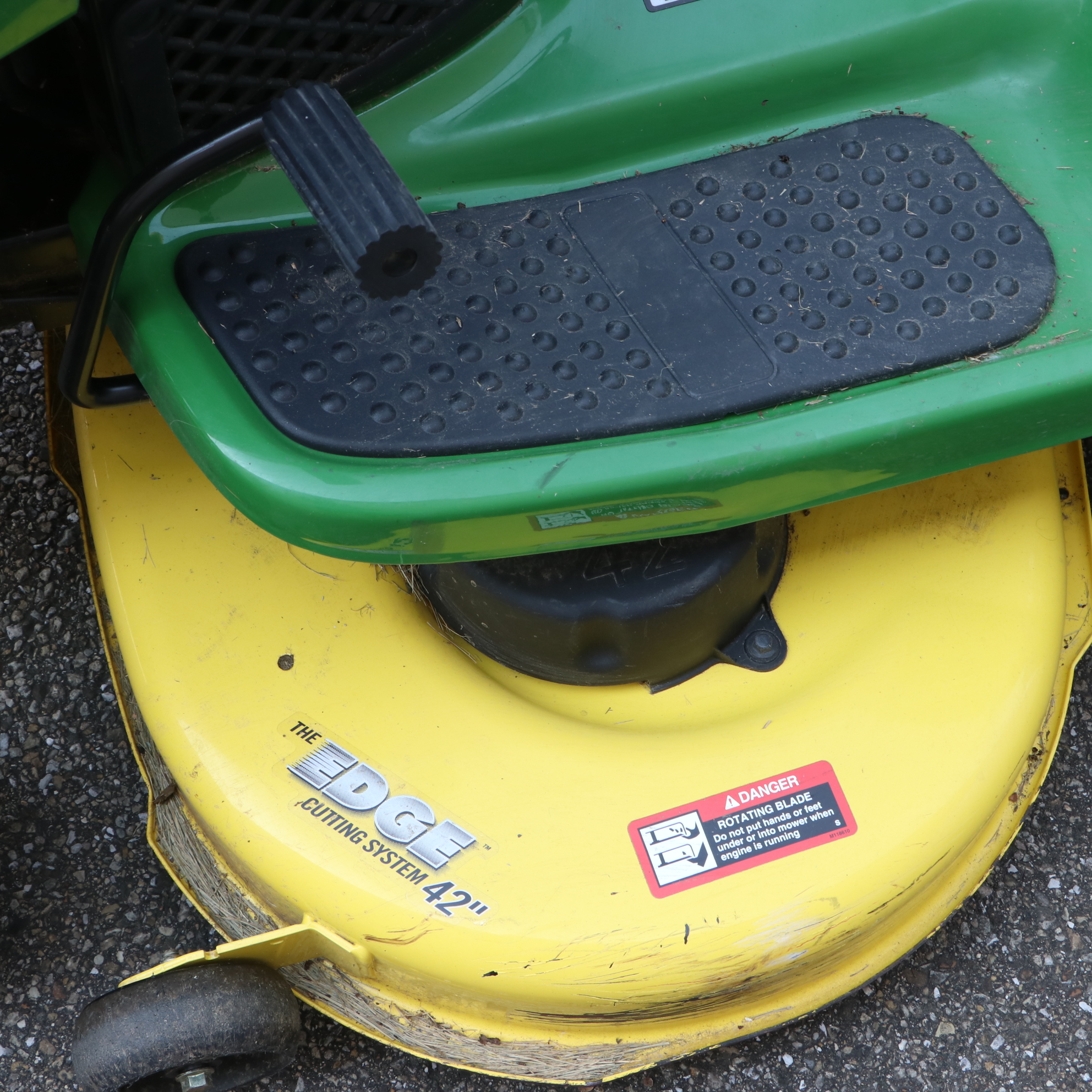 2007 John Deere LA110 Ride on Mower with Trailer