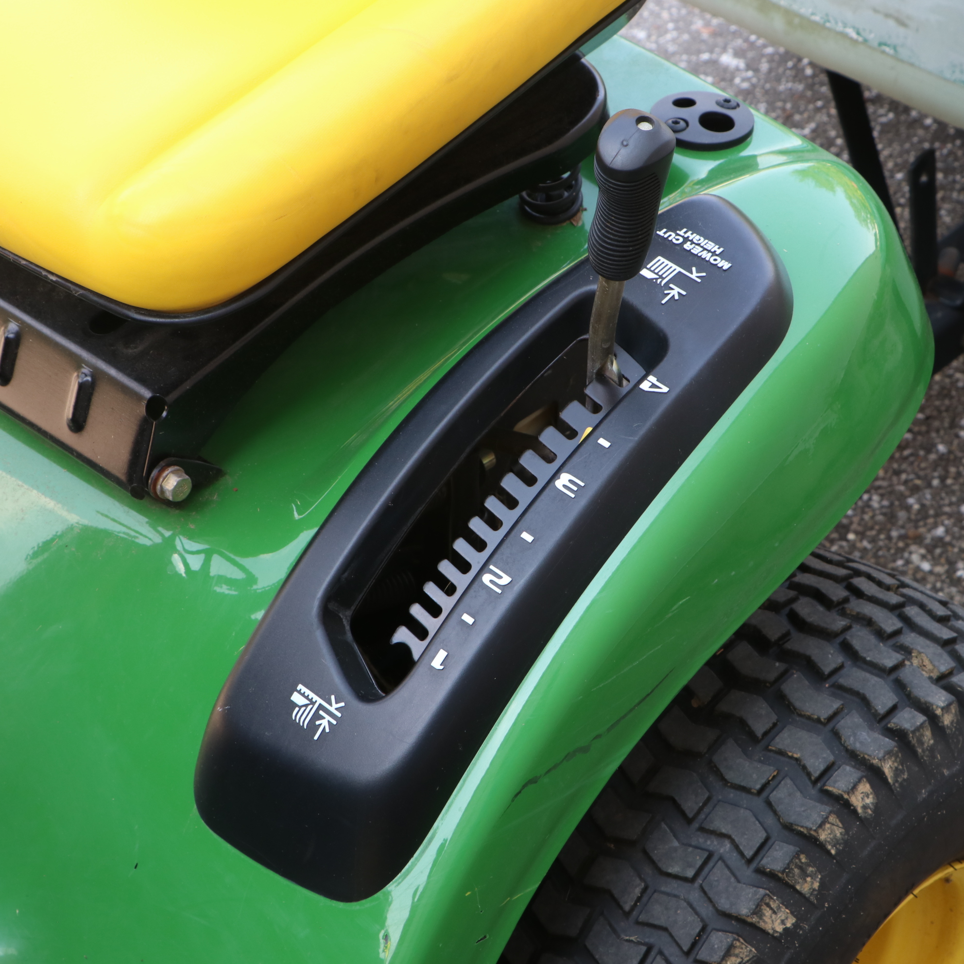 2007 John Deere LA110 Ride on Mower with Trailer