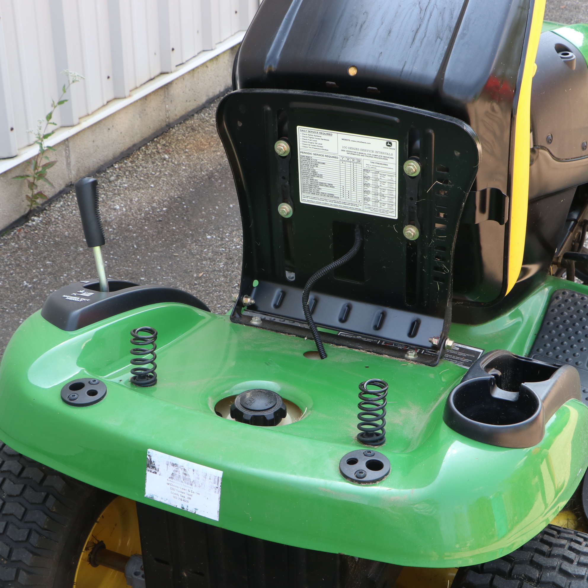 2007 John Deere LA110 Ride on Mower with Trailer