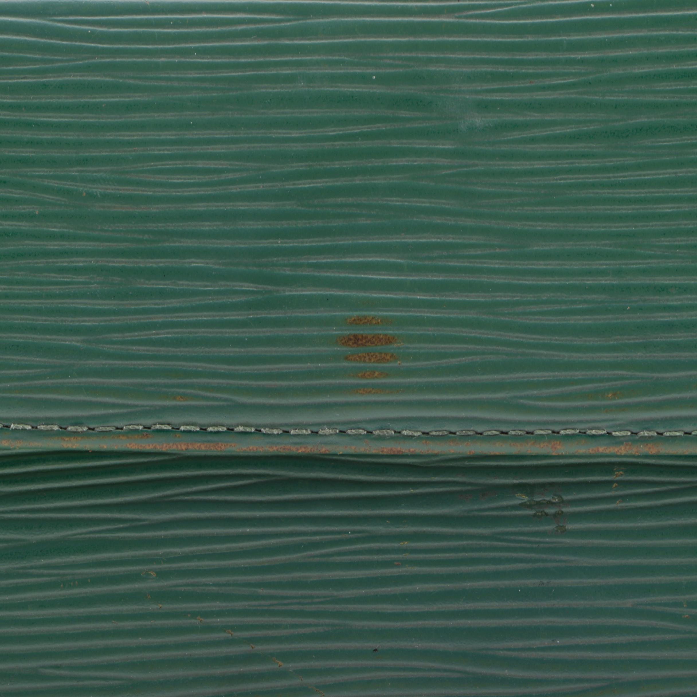 1996 Louis Vuitton Borneo Green Epi Leather Sarah Wallet