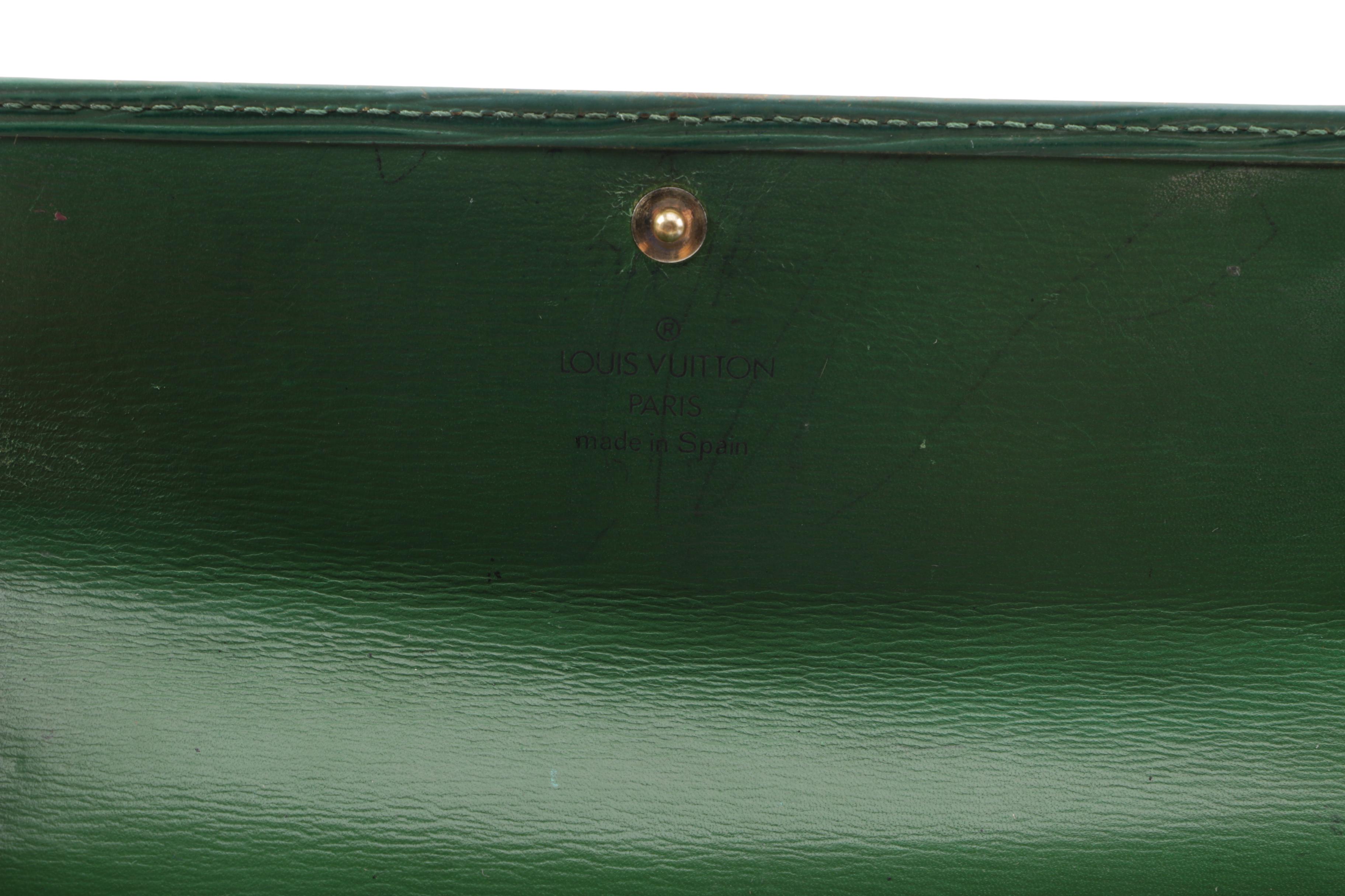 1996 Louis Vuitton Borneo Green Epi Leather Sarah Wallet