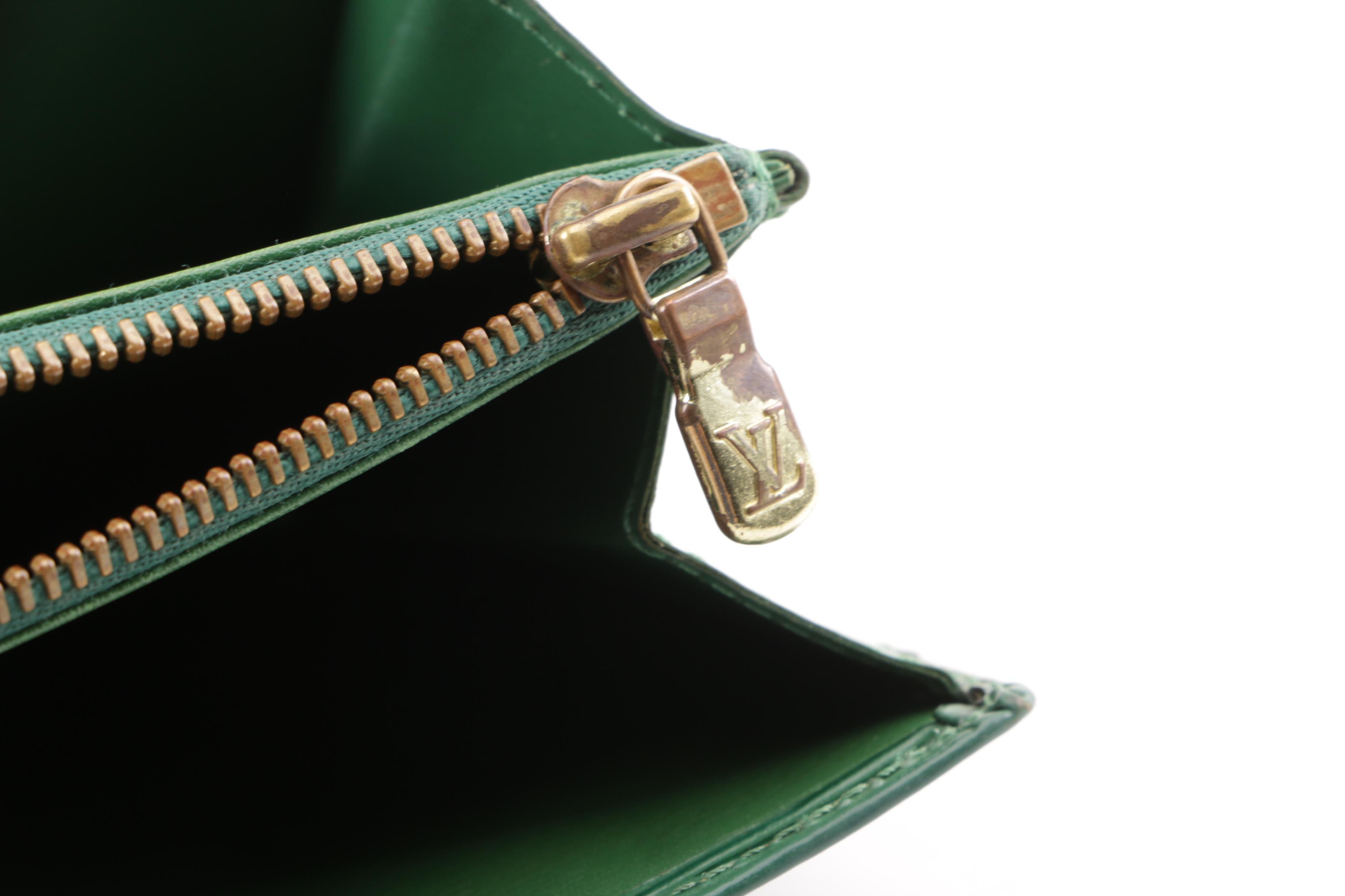 1996 Louis Vuitton Borneo Green Epi Leather Sarah Wallet