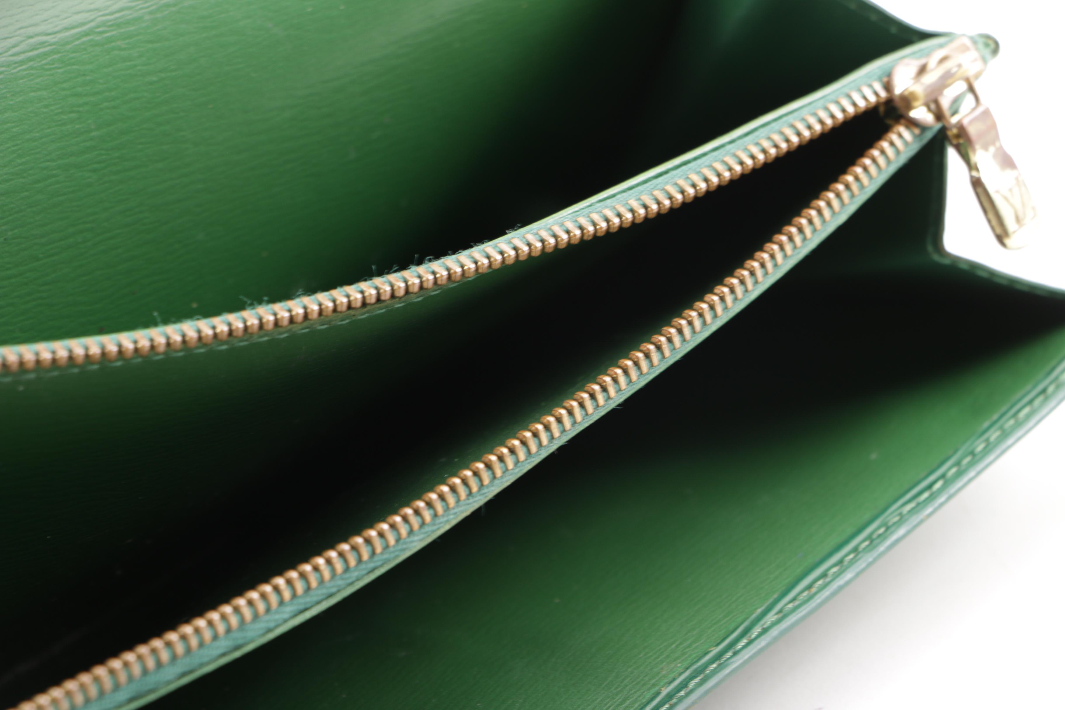 1996 Louis Vuitton Borneo Green Epi Leather Sarah Wallet