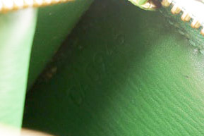 1996 Louis Vuitton Borneo Green Epi Leather Sarah Wallet