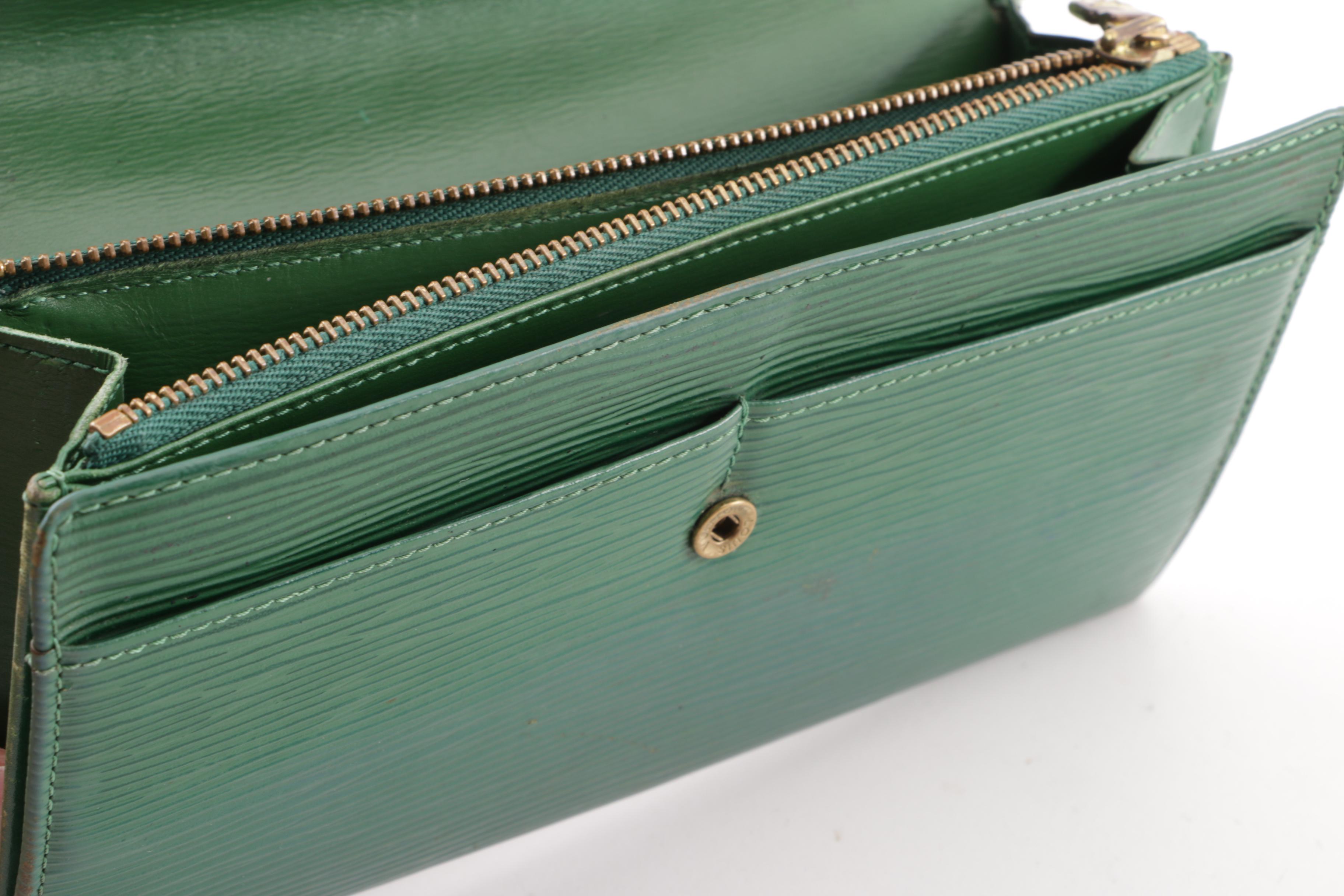 1996 Louis Vuitton Borneo Green Epi Leather Sarah Wallet