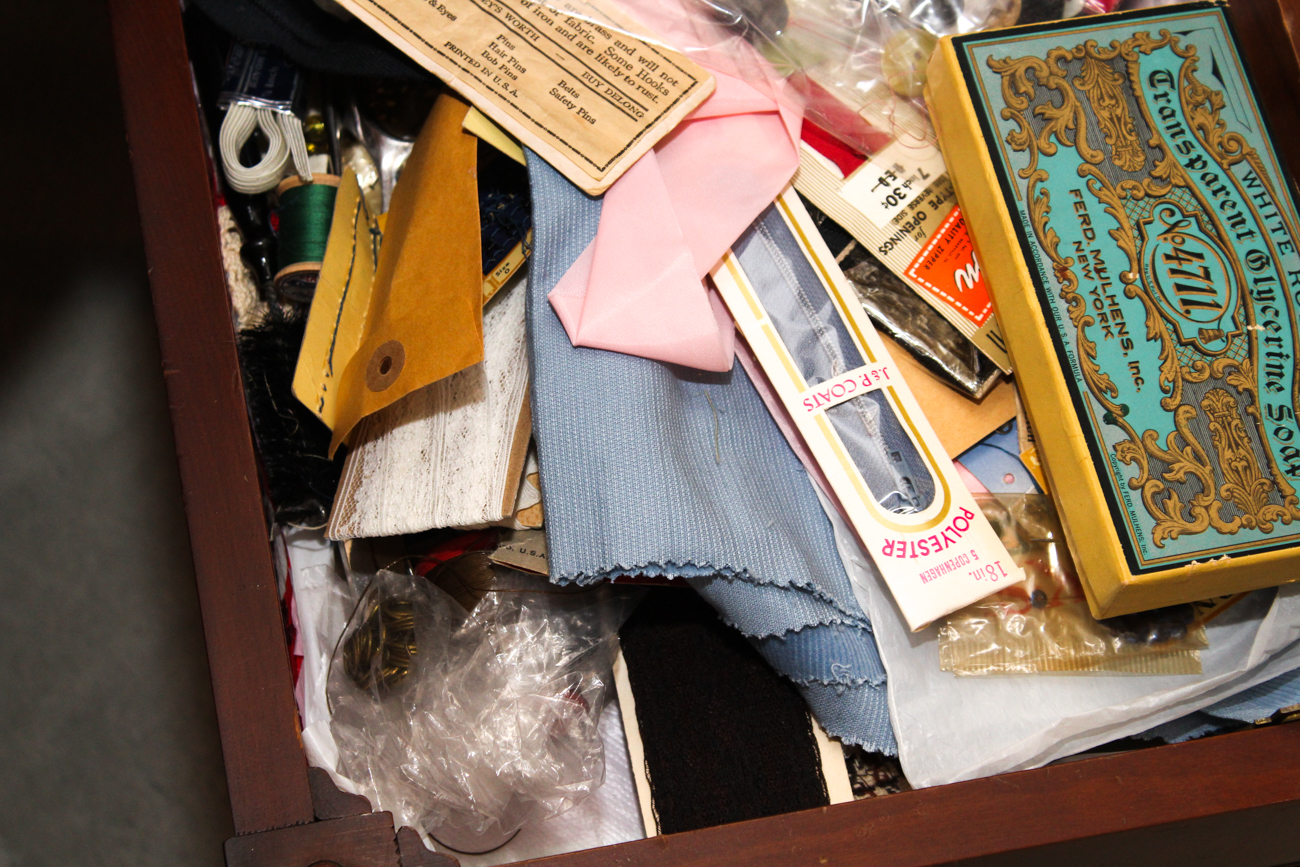 Free-Westinghouse Deluxe Rotary Sewing Machine Table and Sewing Supplies