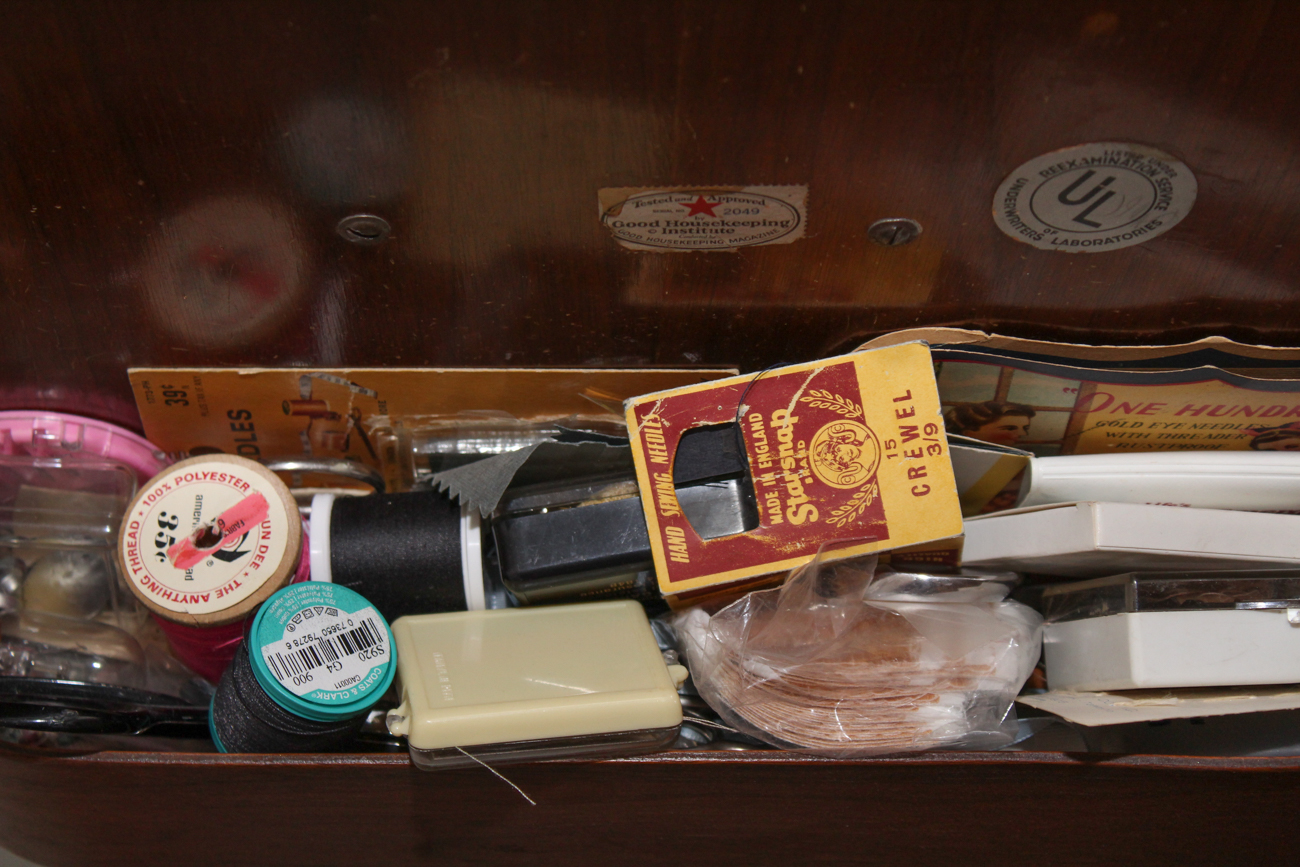 Free-Westinghouse Deluxe Rotary Sewing Machine Table and Sewing Supplies