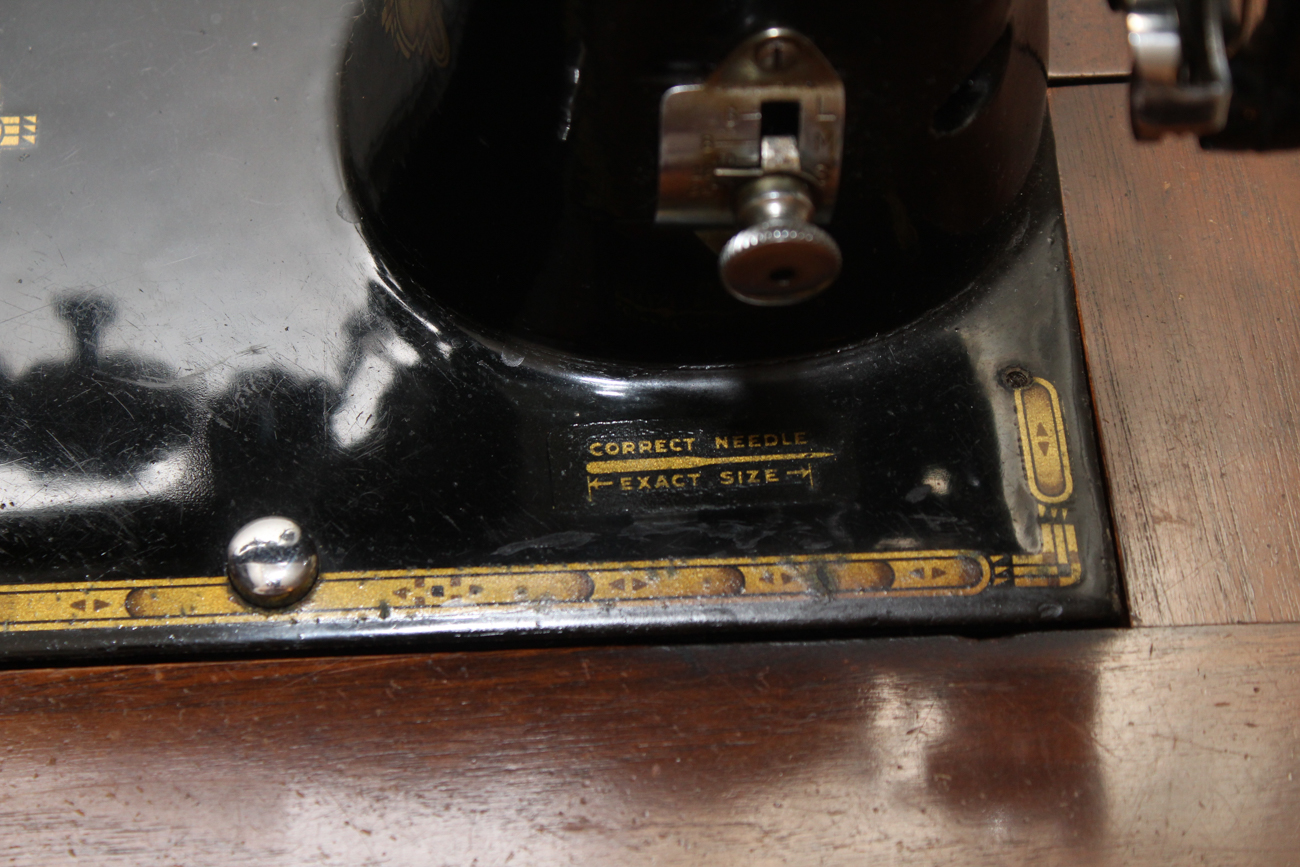 Free-Westinghouse Deluxe Rotary Sewing Machine Table and Sewing Supplies