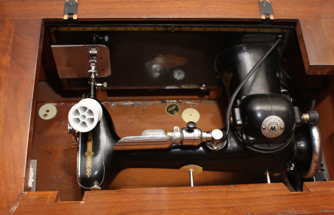 Free-Westinghouse Deluxe Rotary Sewing Machine Table and Sewing Supplies