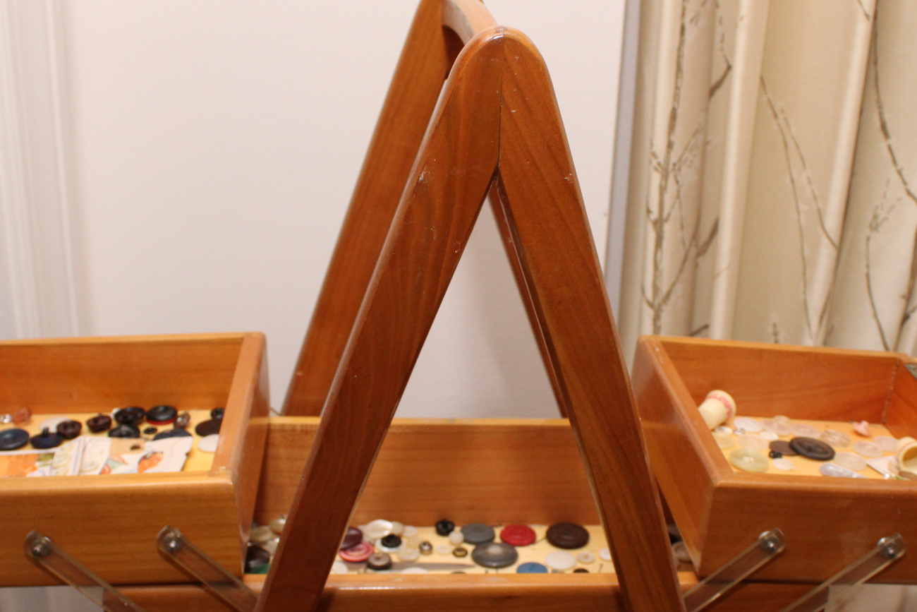 Free-Westinghouse Deluxe Rotary Sewing Machine Table and Sewing Supplies