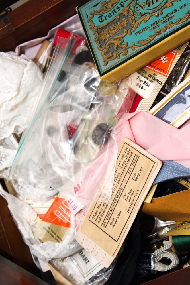 Free-Westinghouse Deluxe Rotary Sewing Machine Table and Sewing Supplies