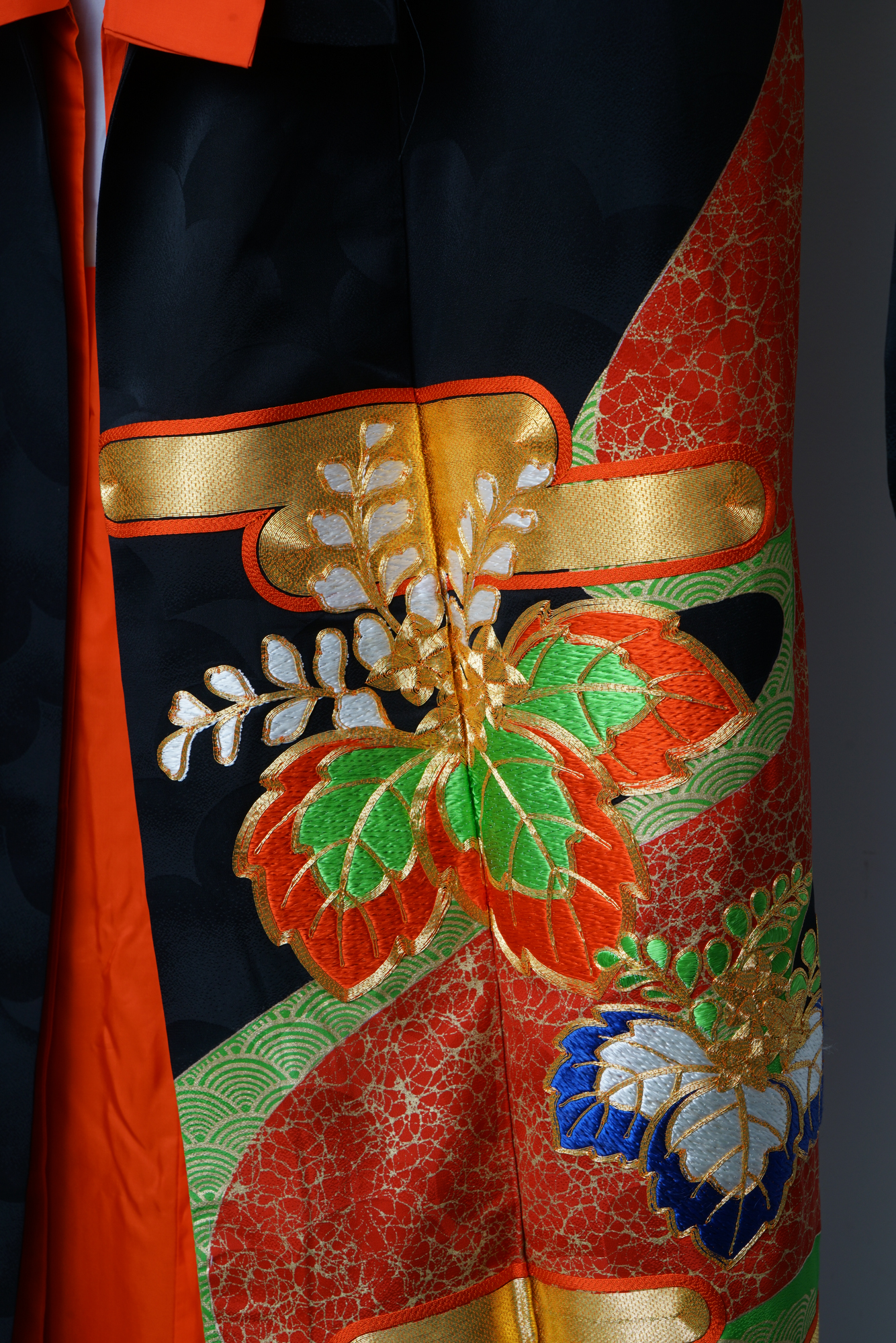 Circa 1950s Vintage Japanese Handwoven Silk Damask Kakashita Kimono