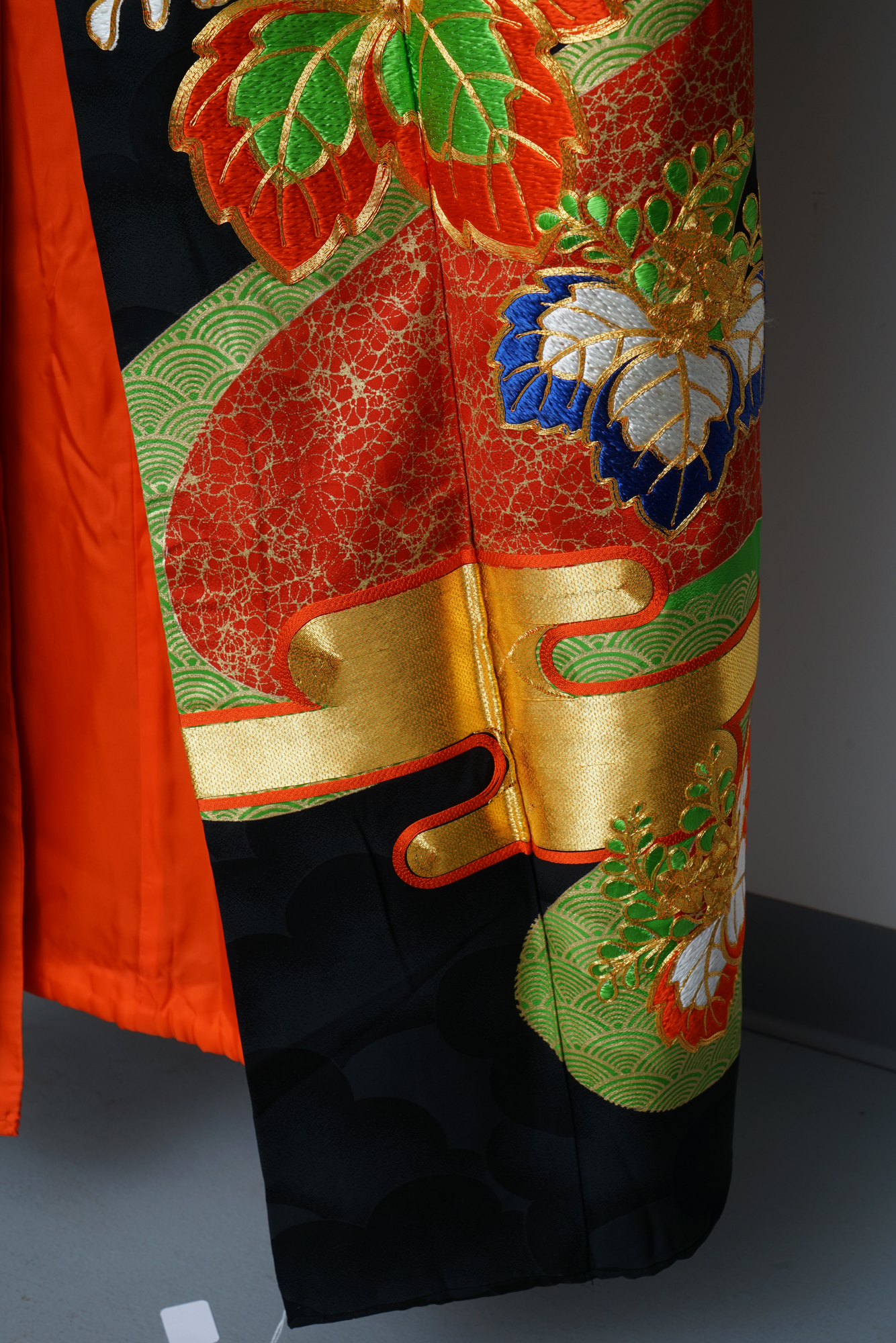 Circa 1950s Vintage Japanese Handwoven Silk Damask Kakashita Kimono