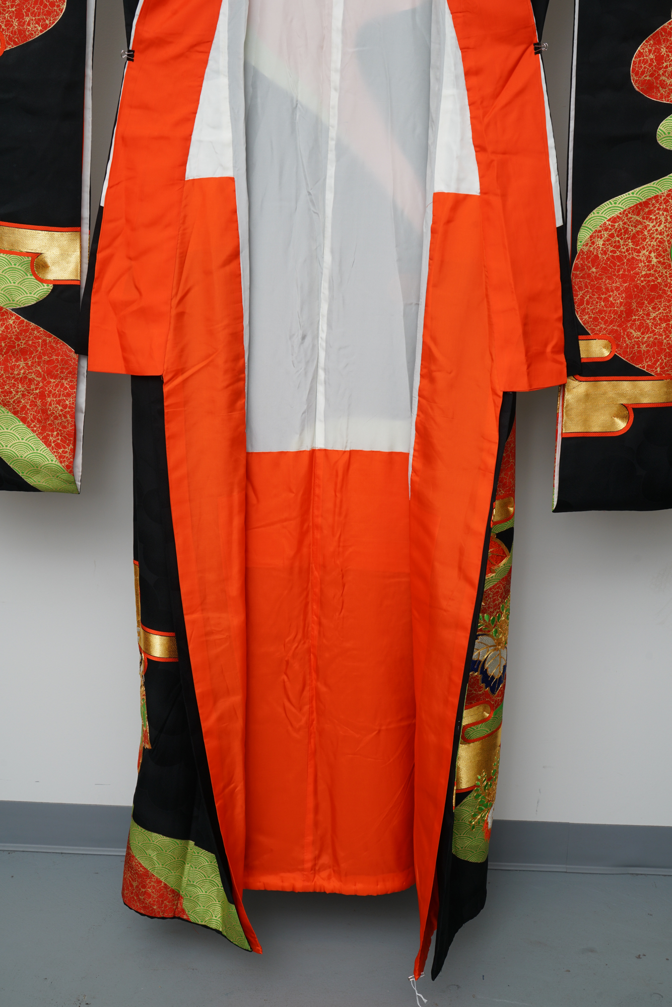 Circa 1950s Vintage Japanese Handwoven Silk Damask Kakashita Kimono