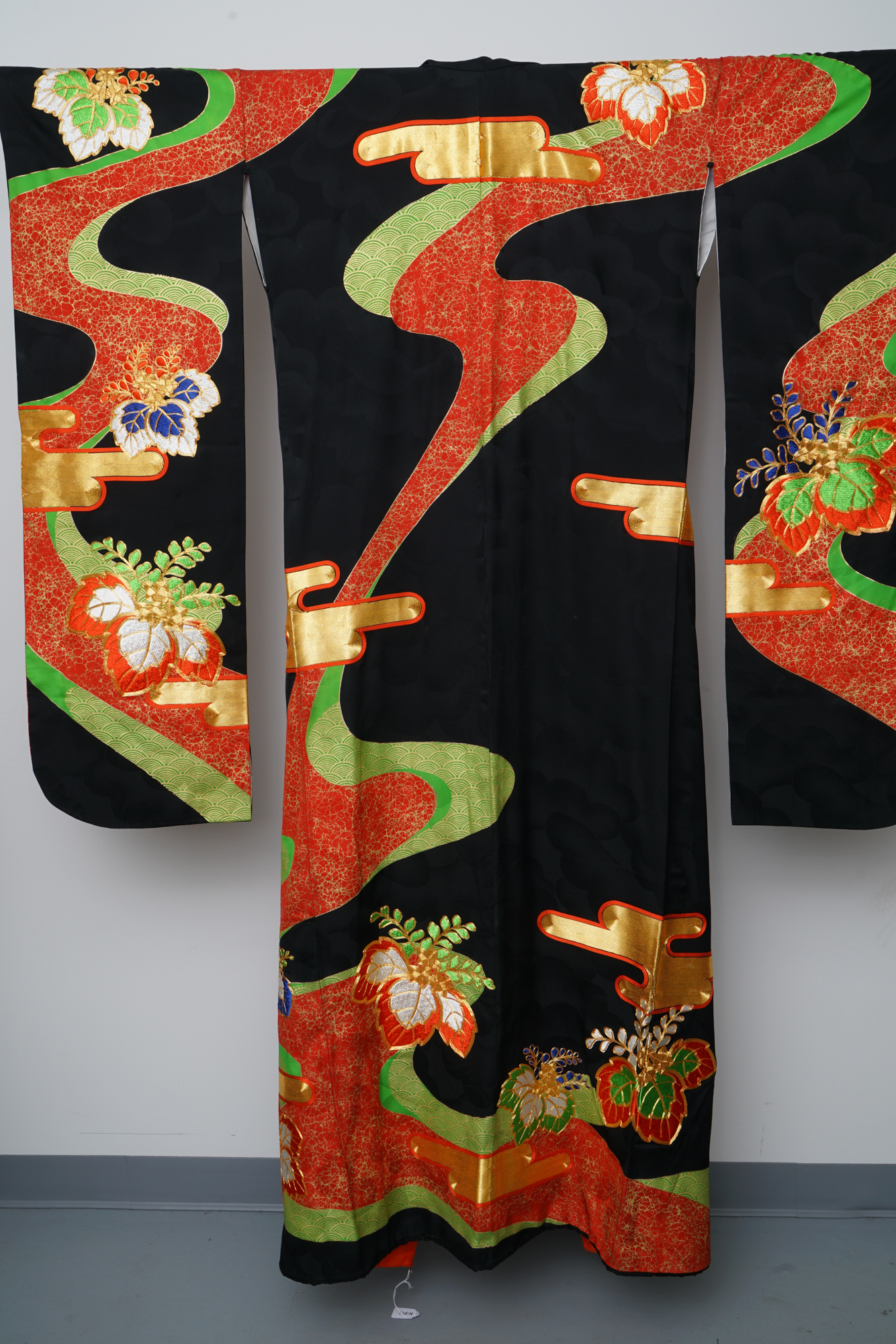 Circa 1950s Vintage Japanese Handwoven Silk Damask Kakashita Kimono