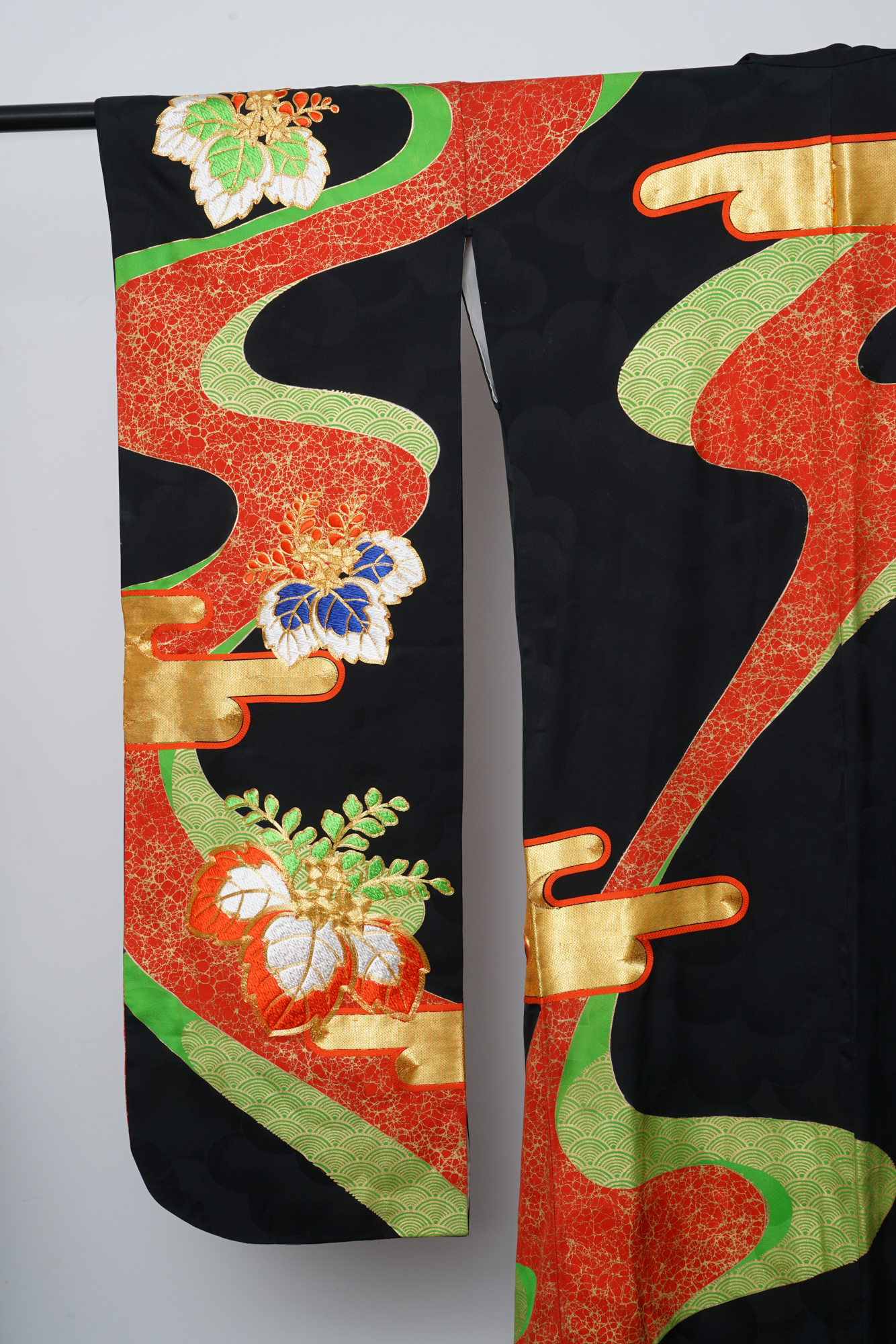 Circa 1950s Vintage Japanese Handwoven Silk Damask Kakashita Kimono