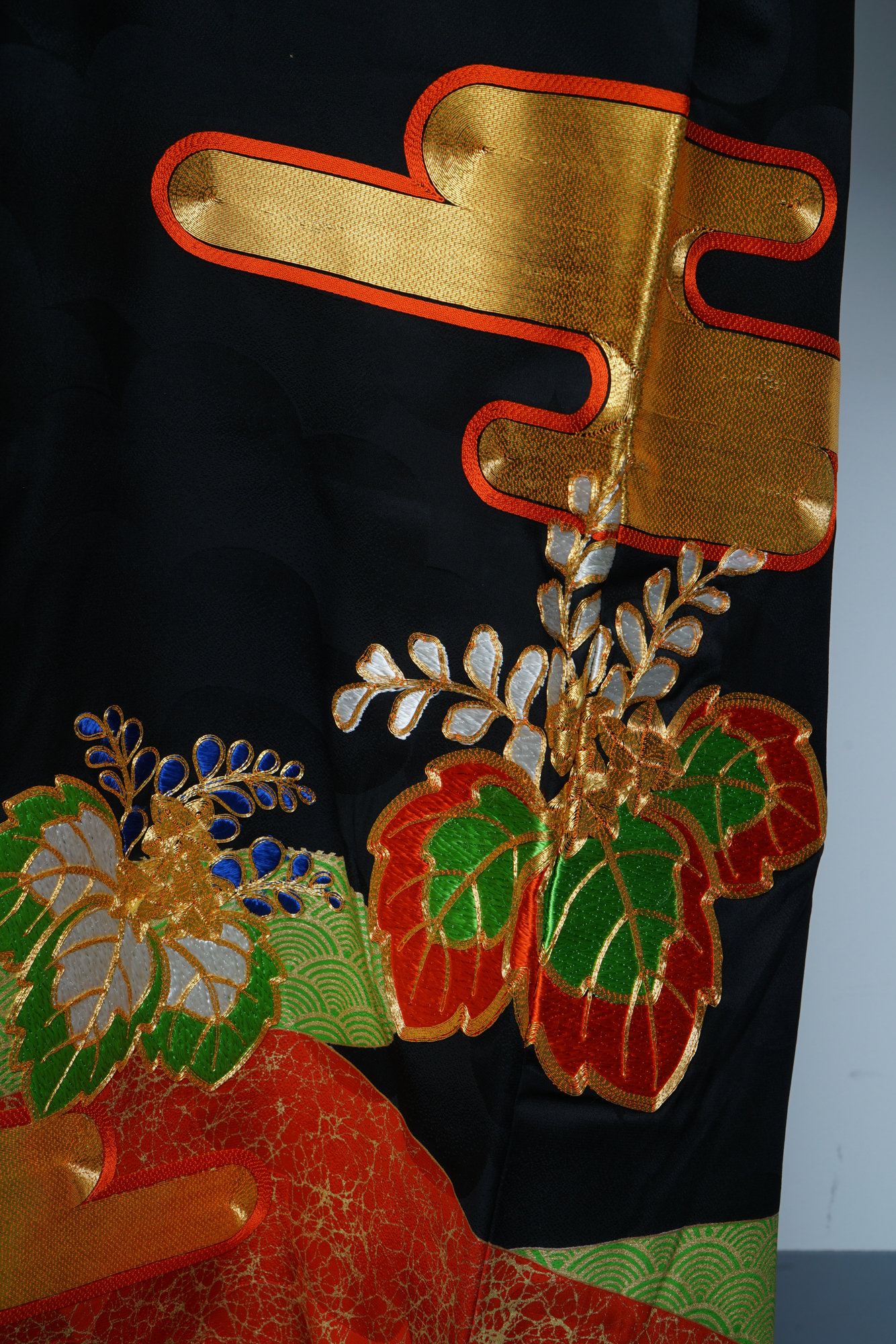 Circa 1950s Vintage Japanese Handwoven Silk Damask Kakashita Kimono