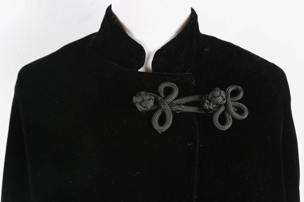 Women's Vintage Victorian Inspired Queen of the Capes Velvet Floor-Length Cape