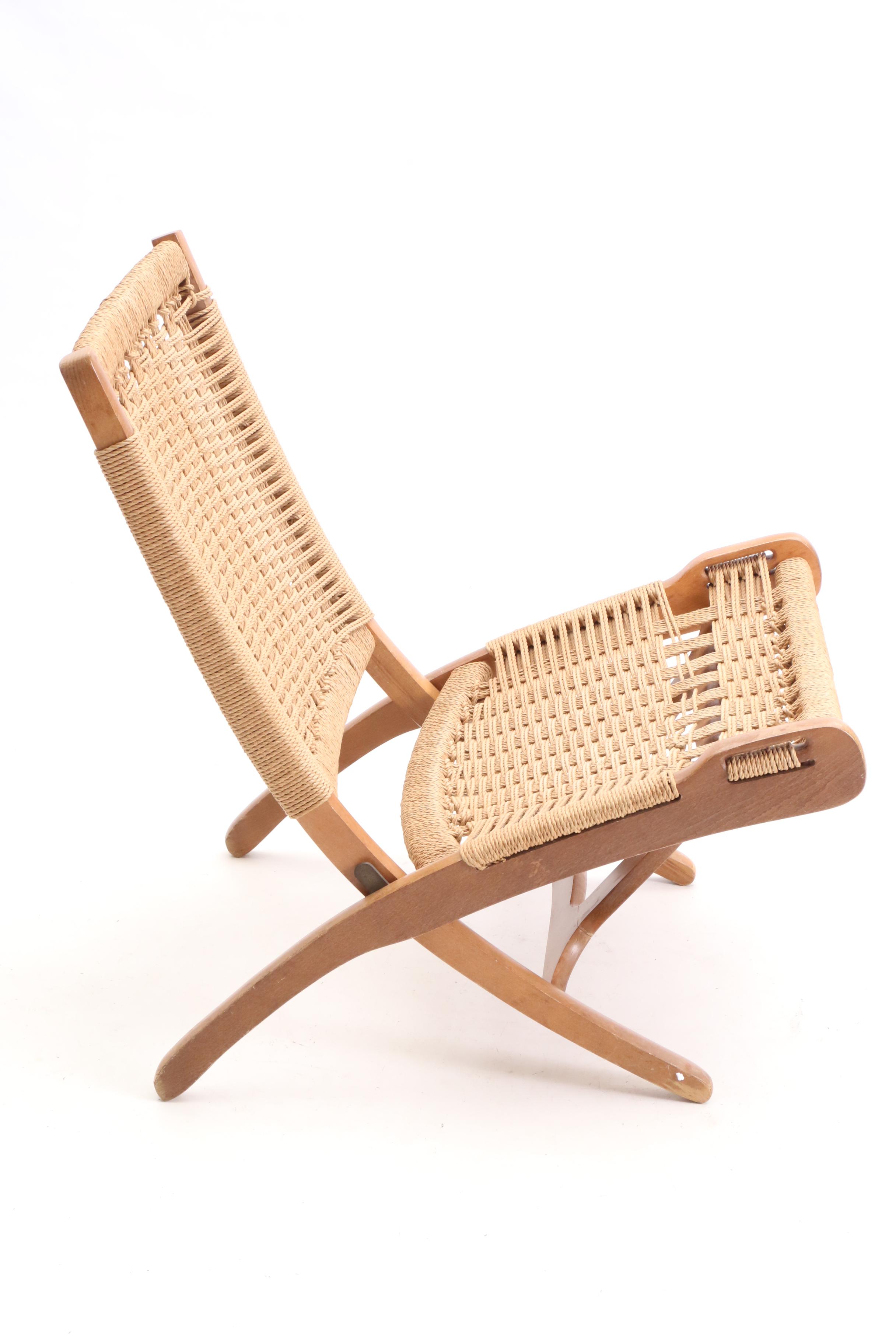 Mid Century Modern Folding Woven Rope Chair in the Style of Hans Wegner