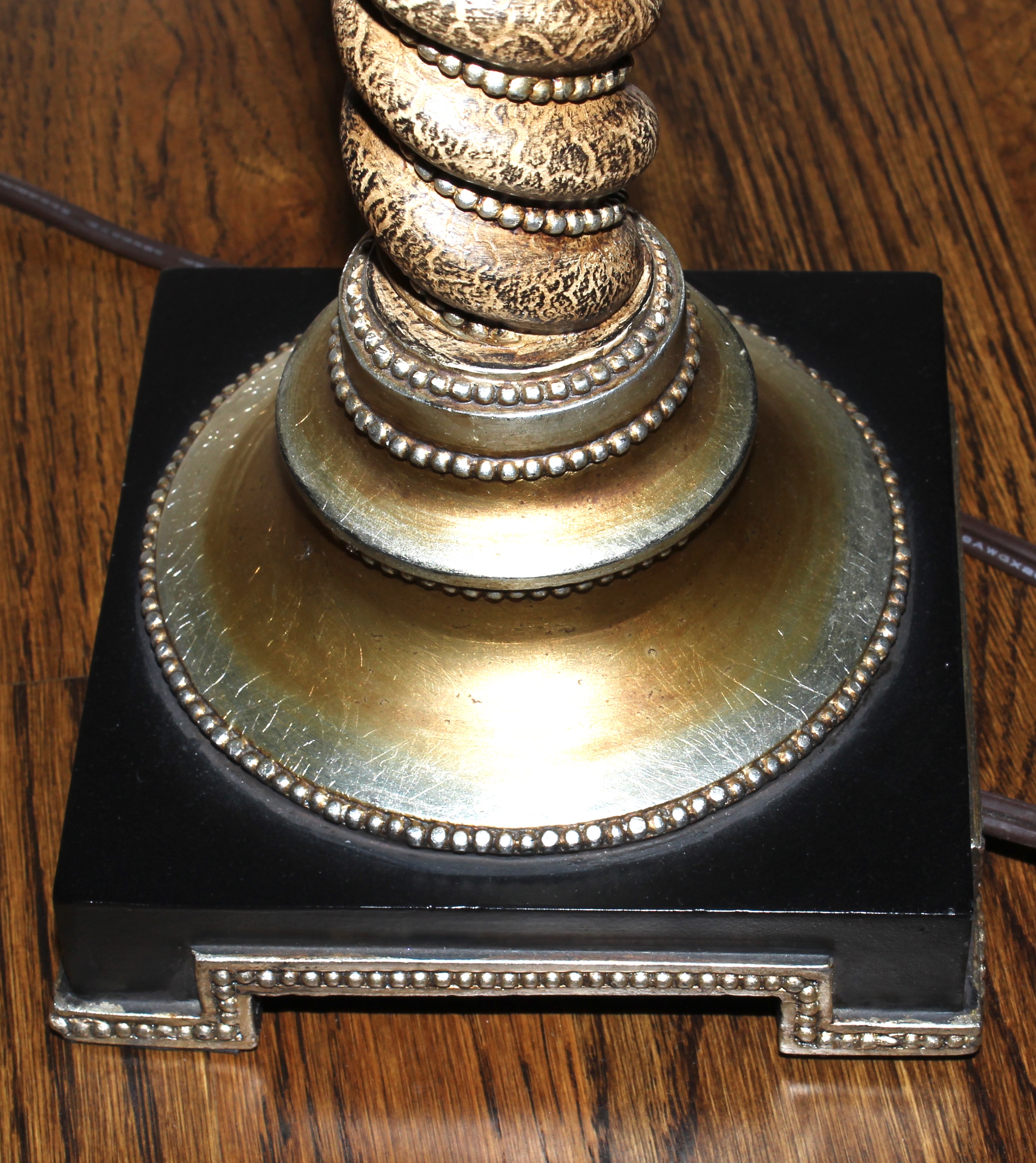 Spiral Crackled Finish Entry Lamp