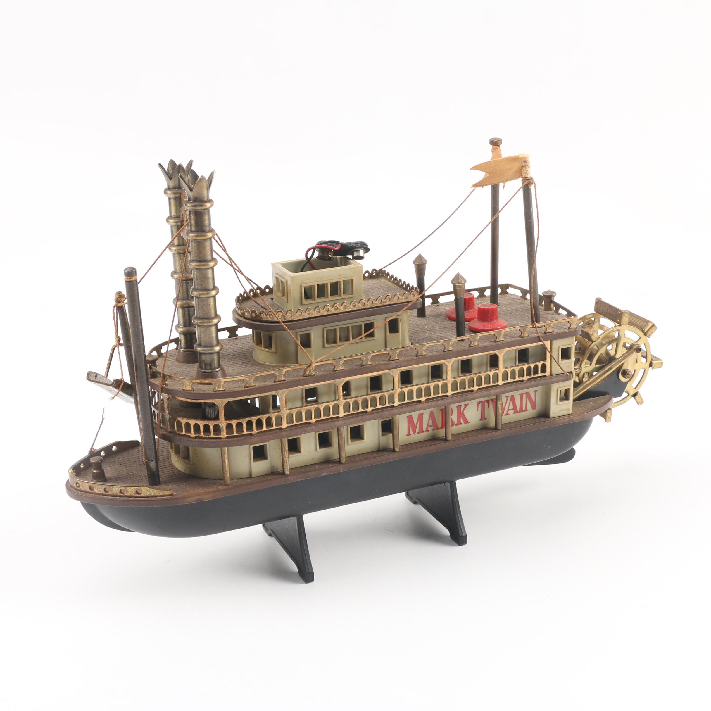 Vintage Mark Twain Paddle Boat Transistor Radio