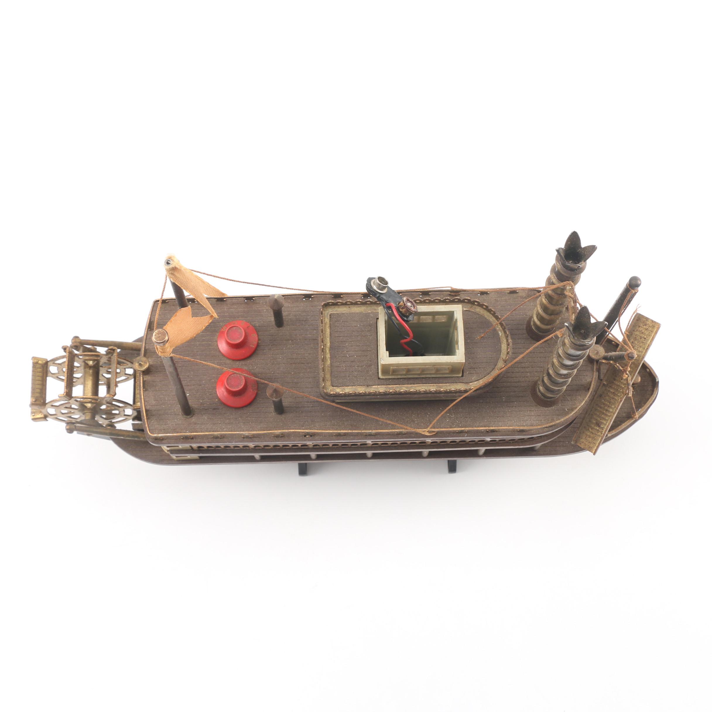 Vintage Mark Twain Paddle Boat Transistor Radio