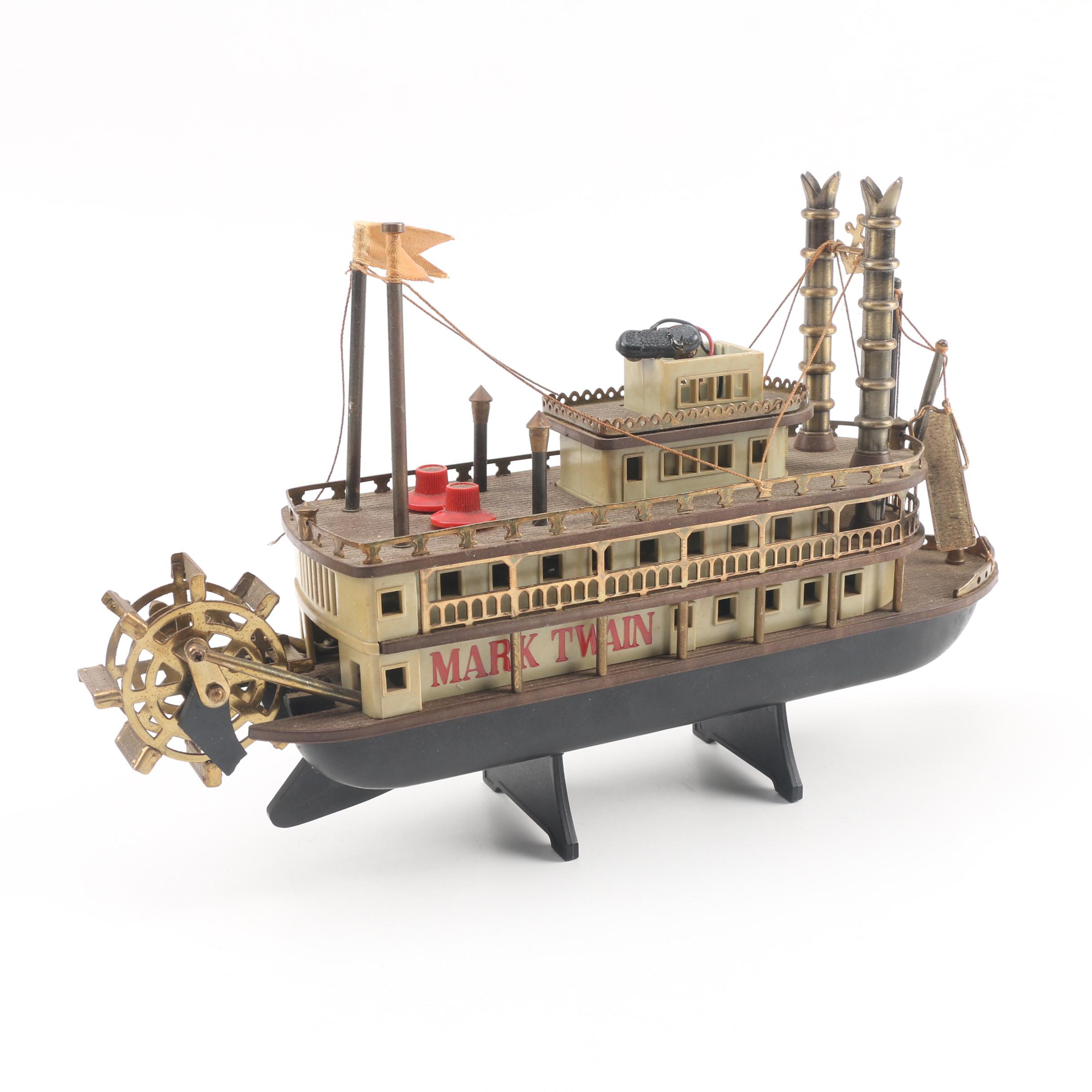 Vintage Mark Twain Paddle Boat Transistor Radio