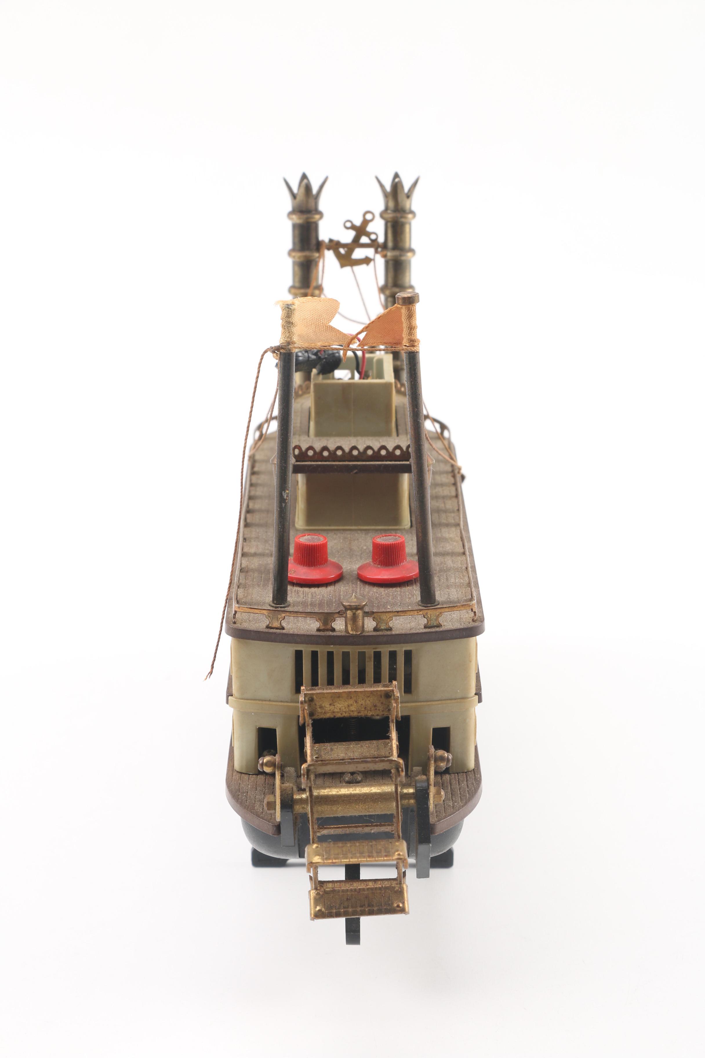 Vintage Mark Twain Paddle Boat Transistor Radio