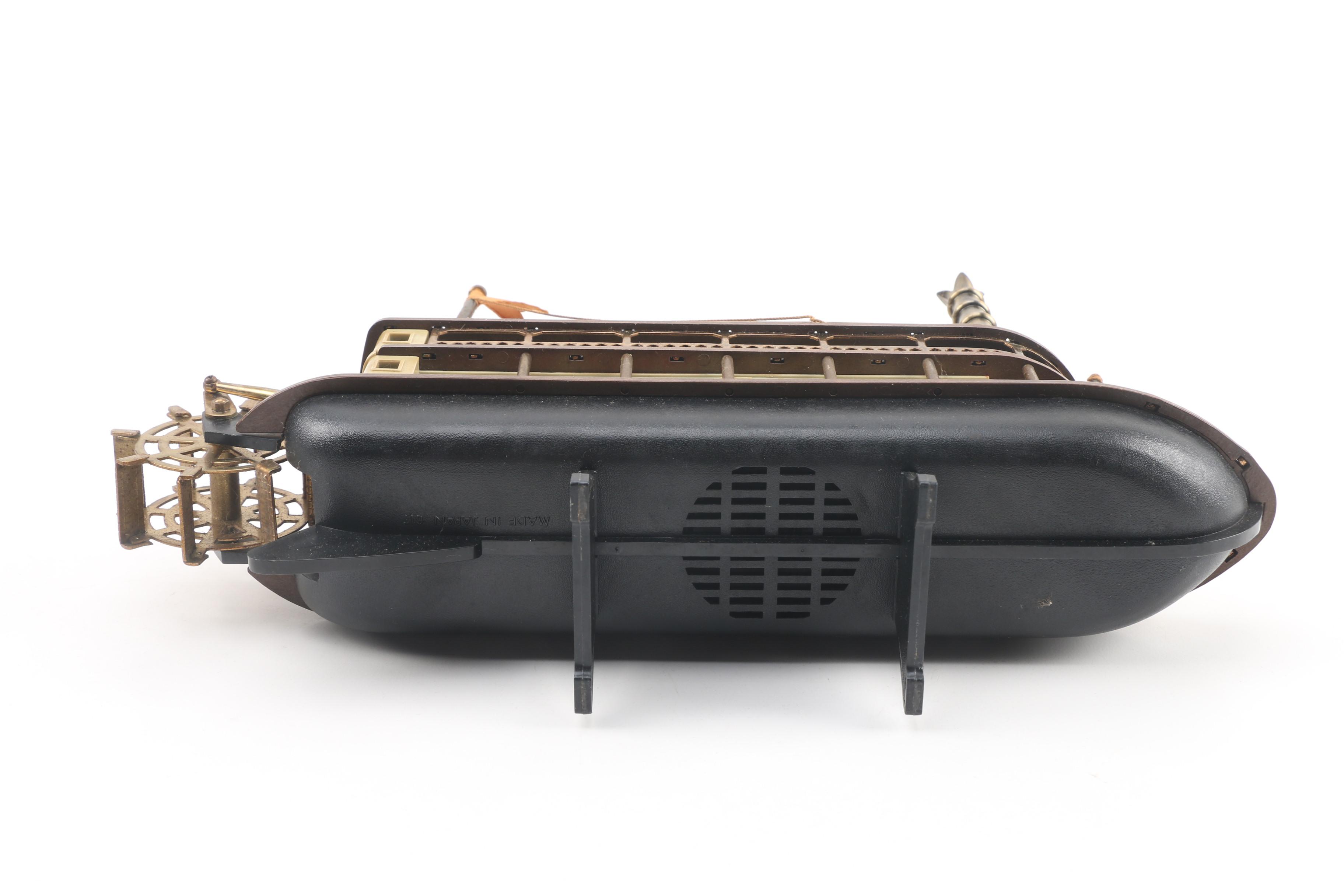 Vintage Mark Twain Paddle Boat Transistor Radio