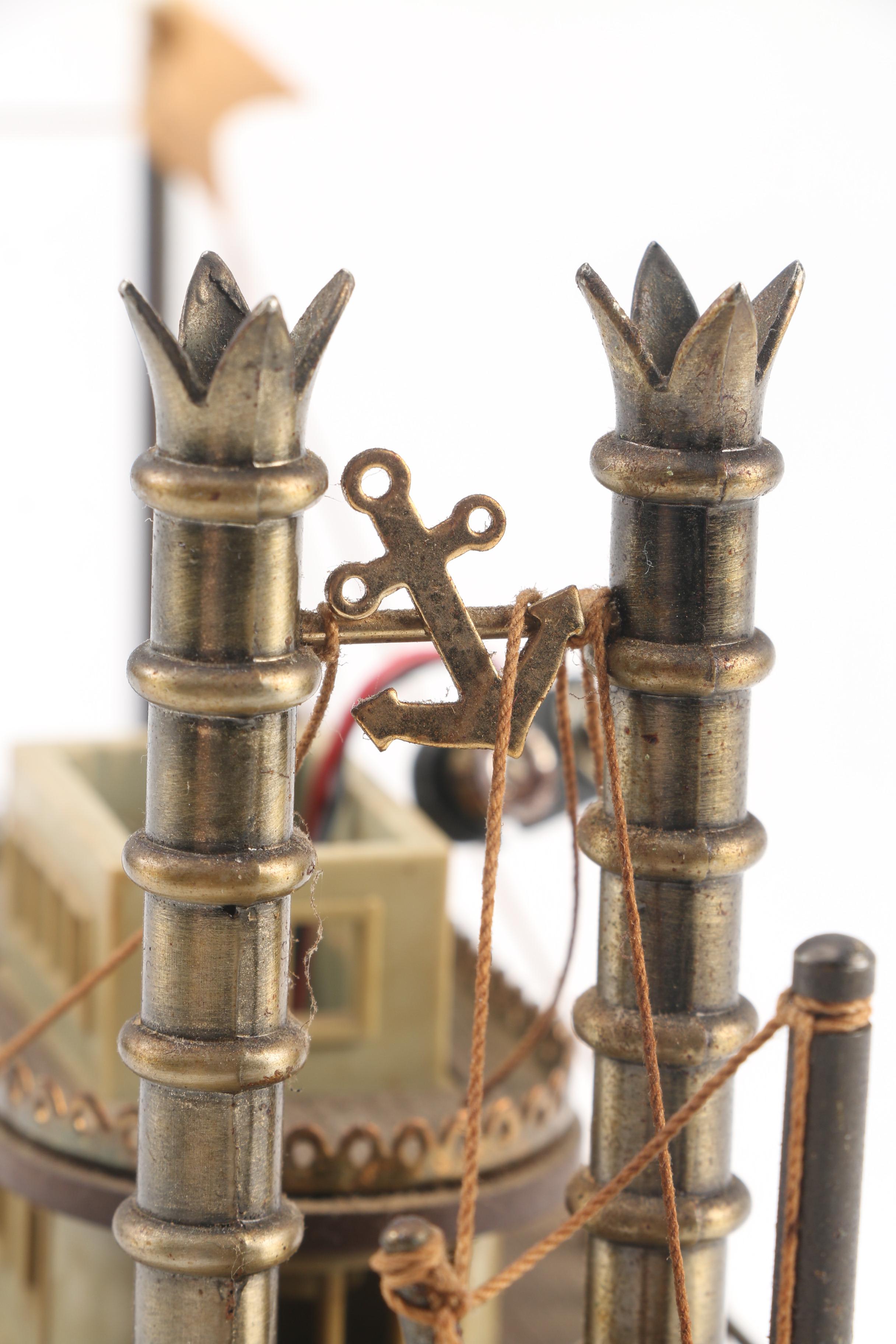 Vintage Mark Twain Paddle Boat Transistor Radio