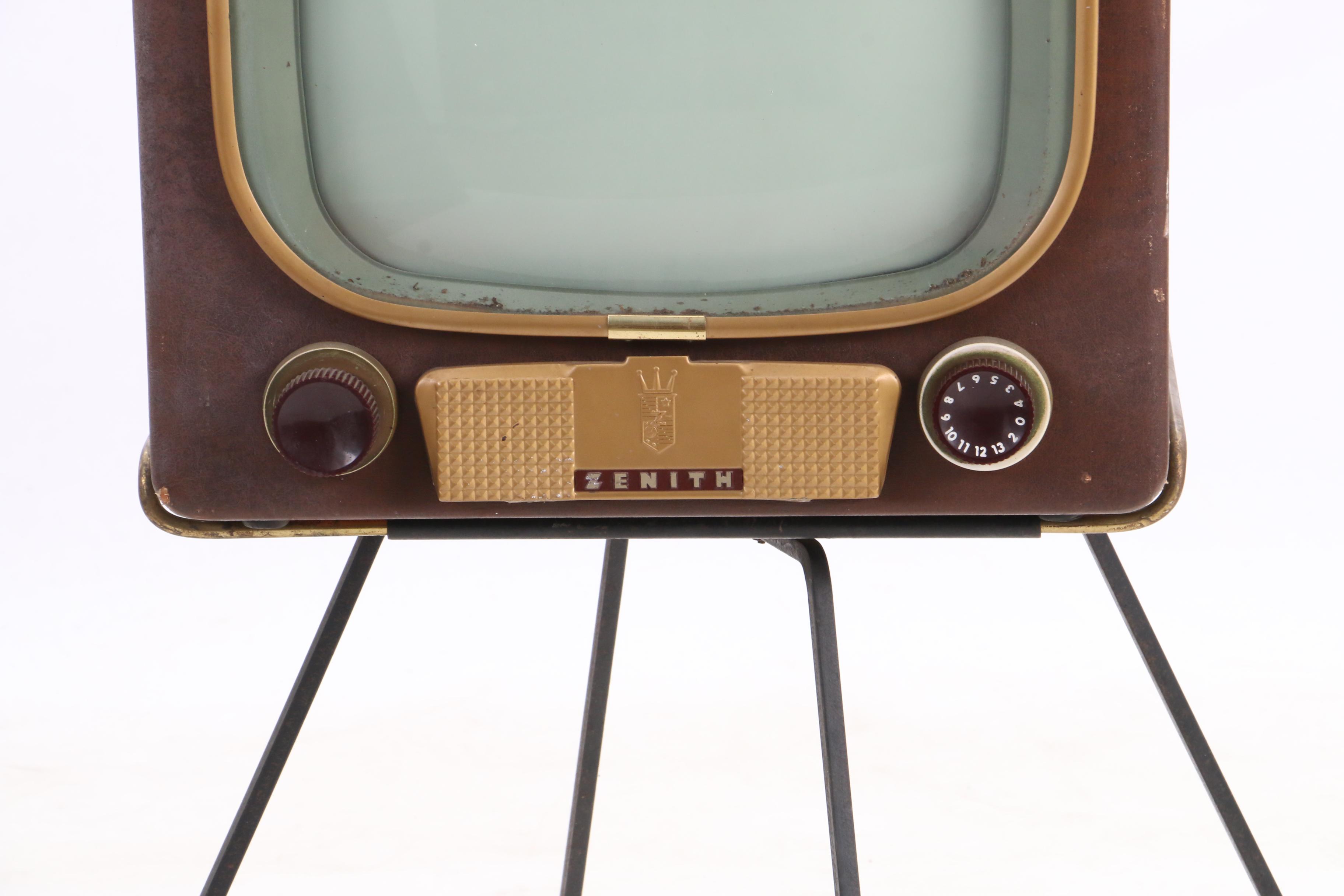 1950s Zenith Television with Bakelite Tuning Knobs