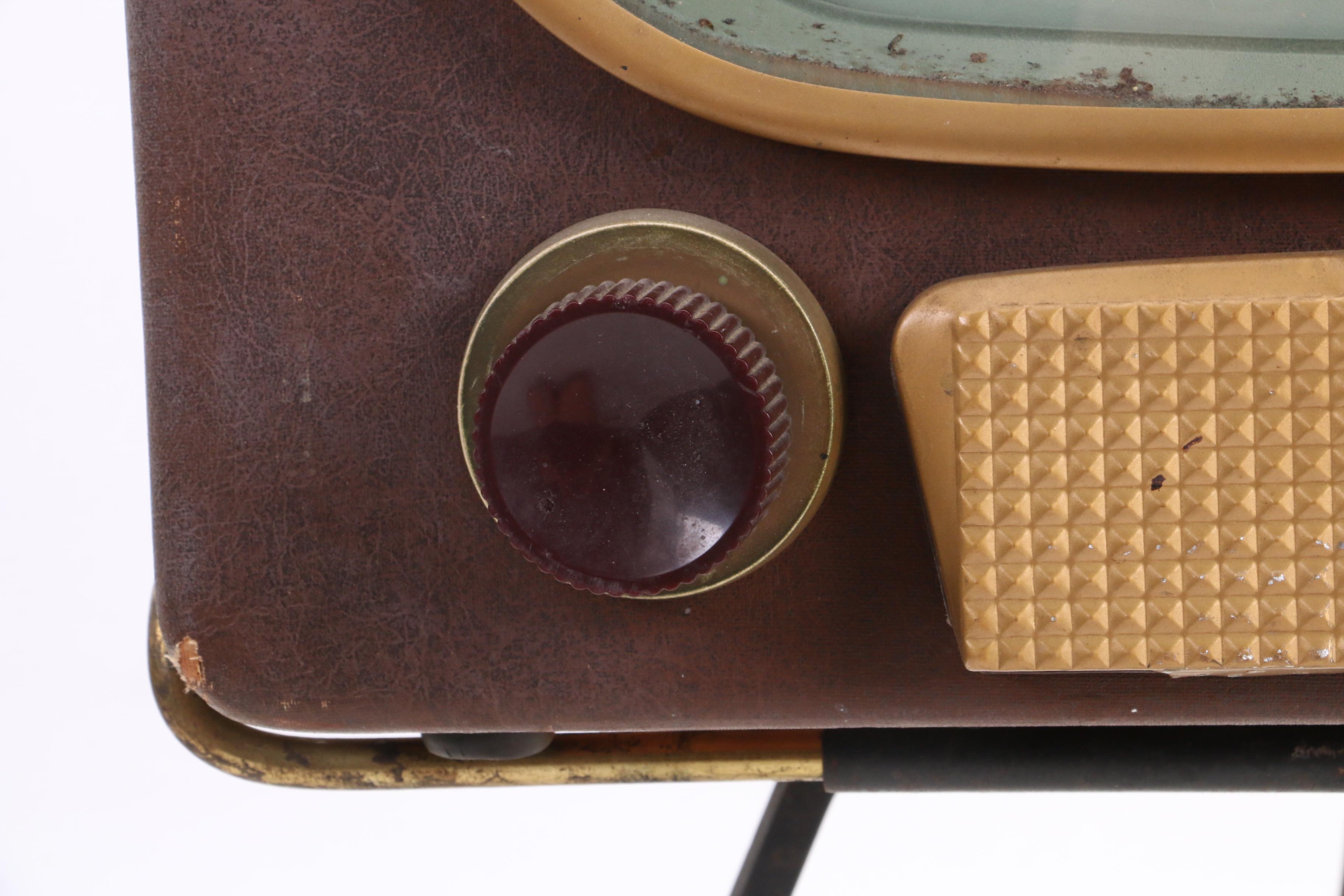 1950s Zenith Television with Bakelite Tuning Knobs